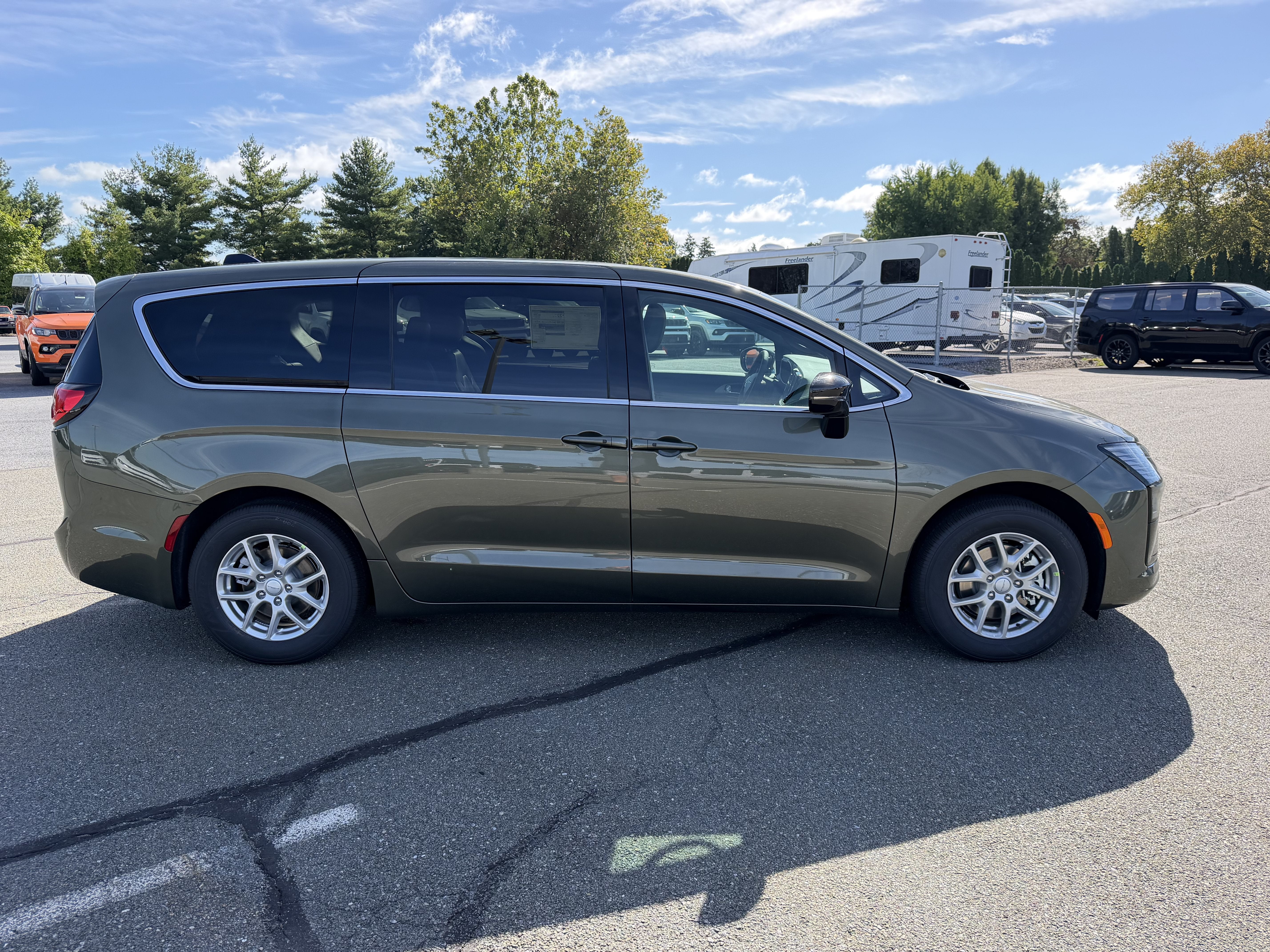 2027 Chrysler Pacifica PACIFICA SELECT