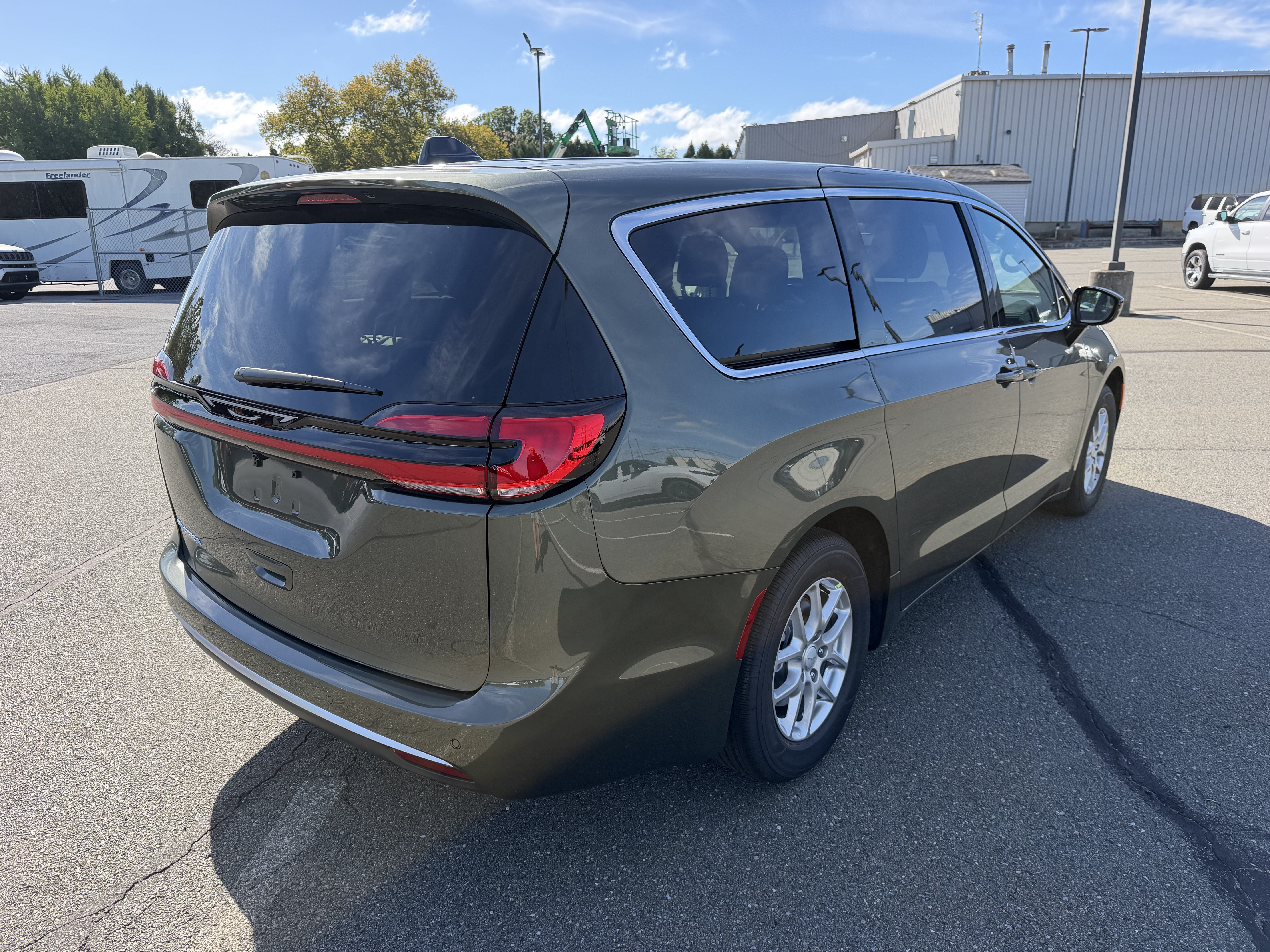 2027 Chrysler Pacifica PACIFICA SELECT