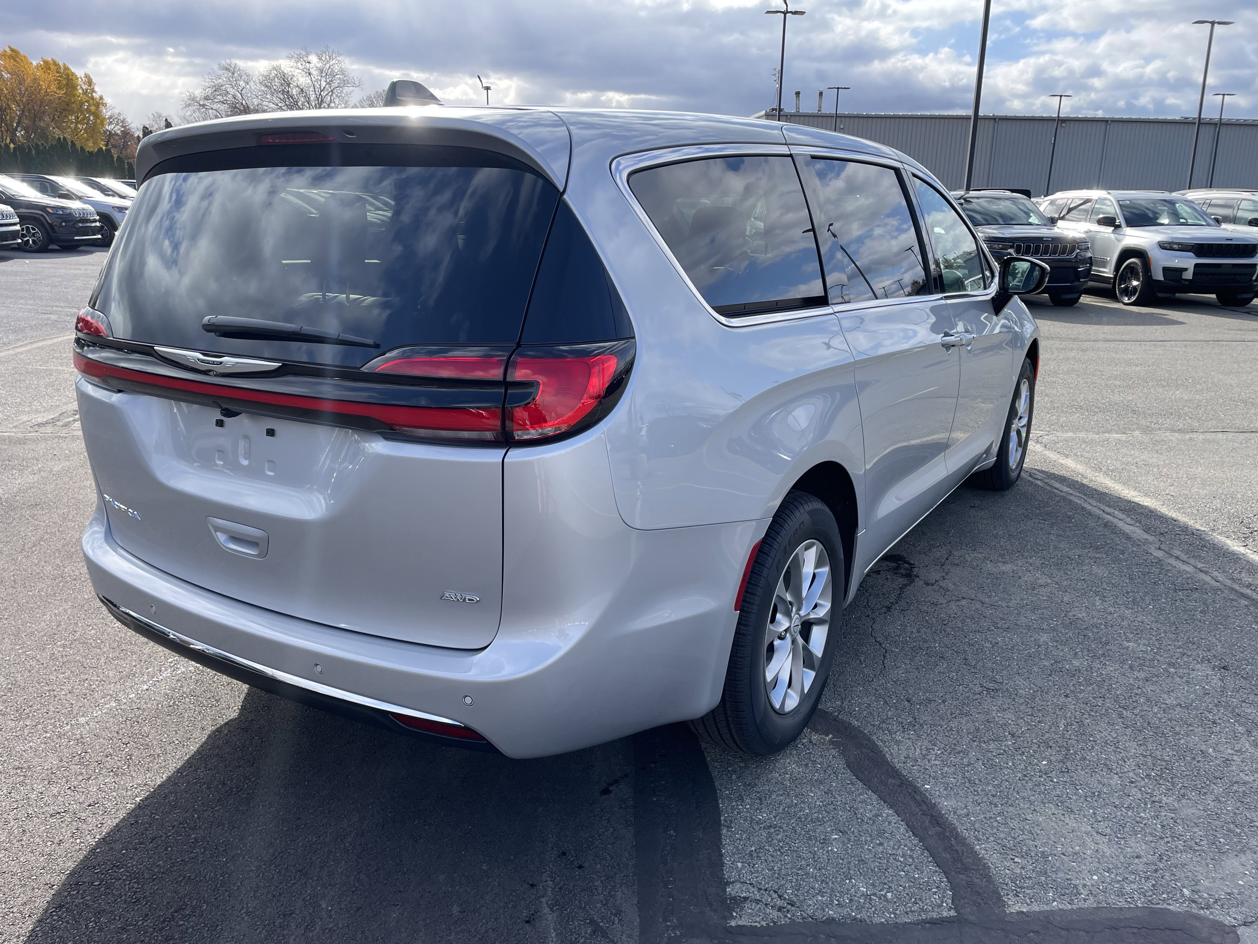 2026 Chrysler Pacifica PACIFICA SELECT AWD