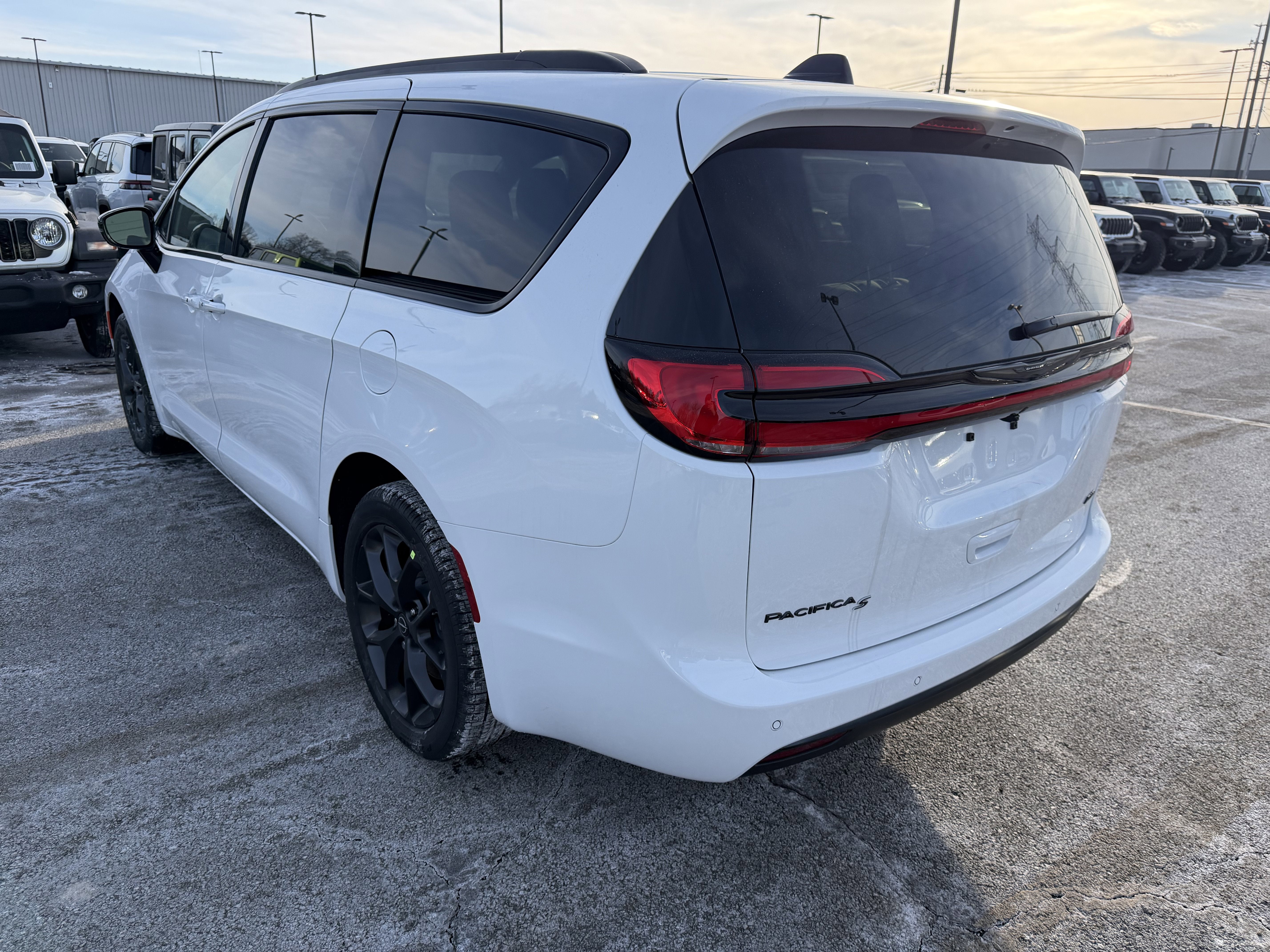 2026 Chrysler Pacifica PACIFICA SELECT AWD