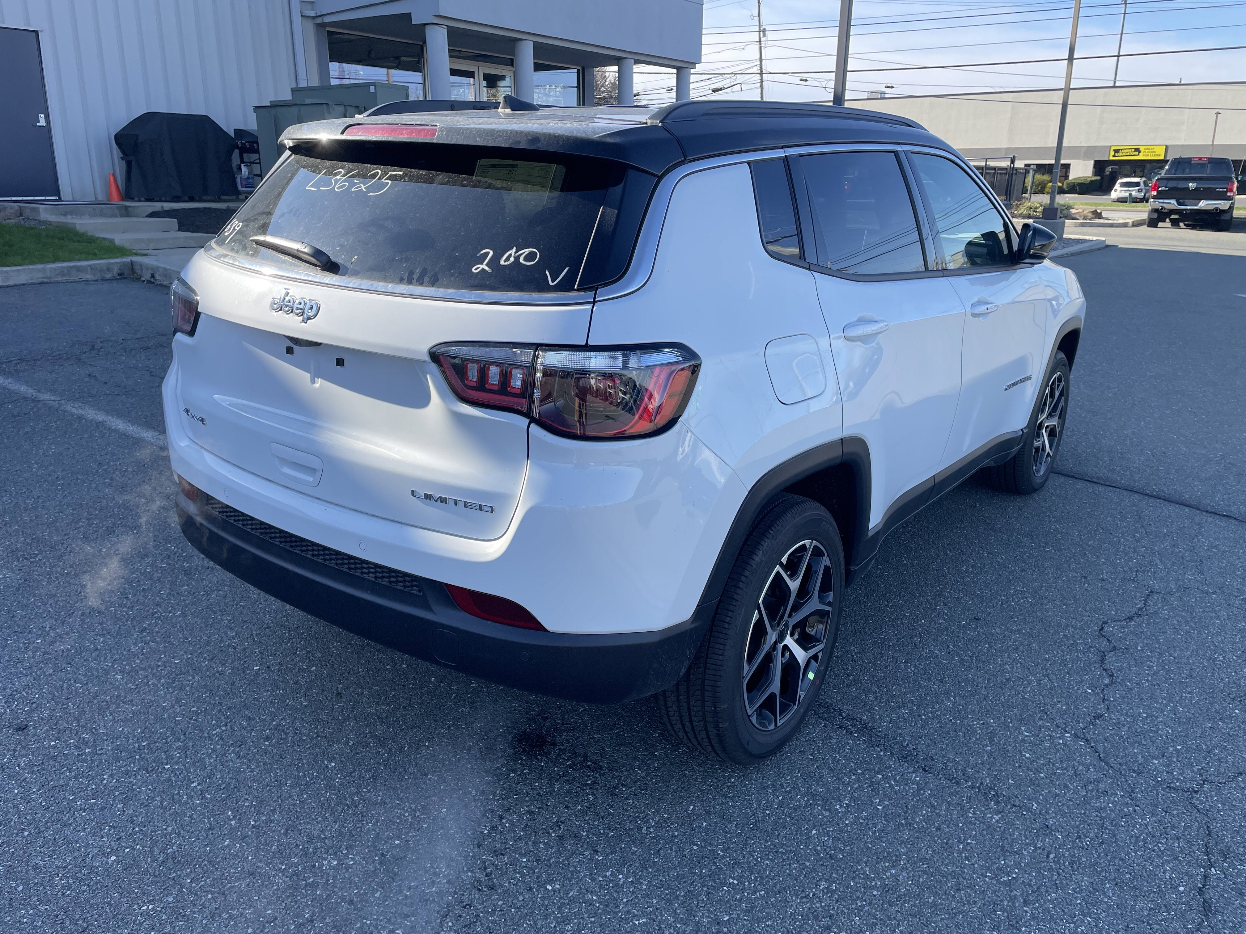 2026 Jeep Compass COMPASS LIMITED 4X4