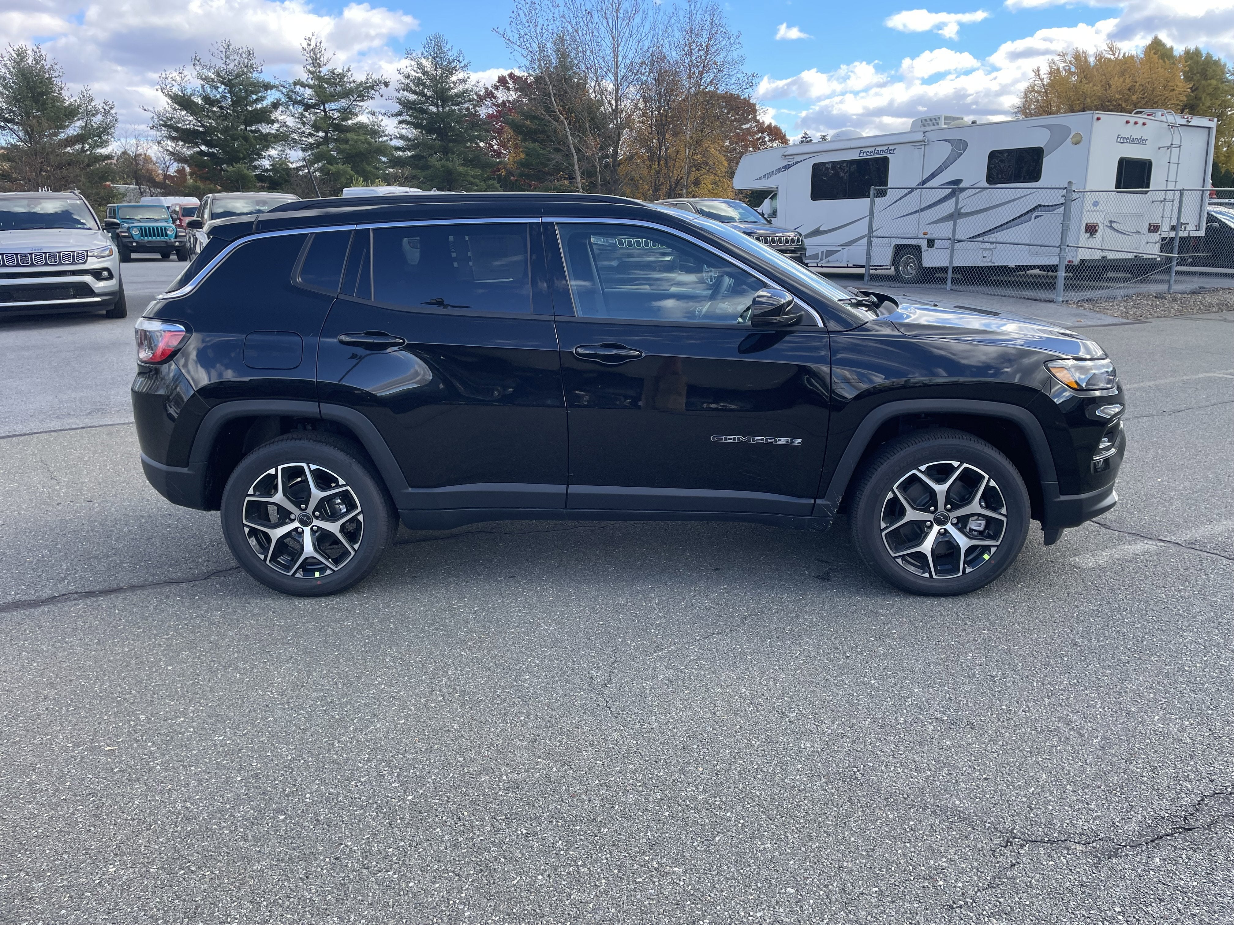 2026 Jeep Compass COMPASS LIMITED 4X4