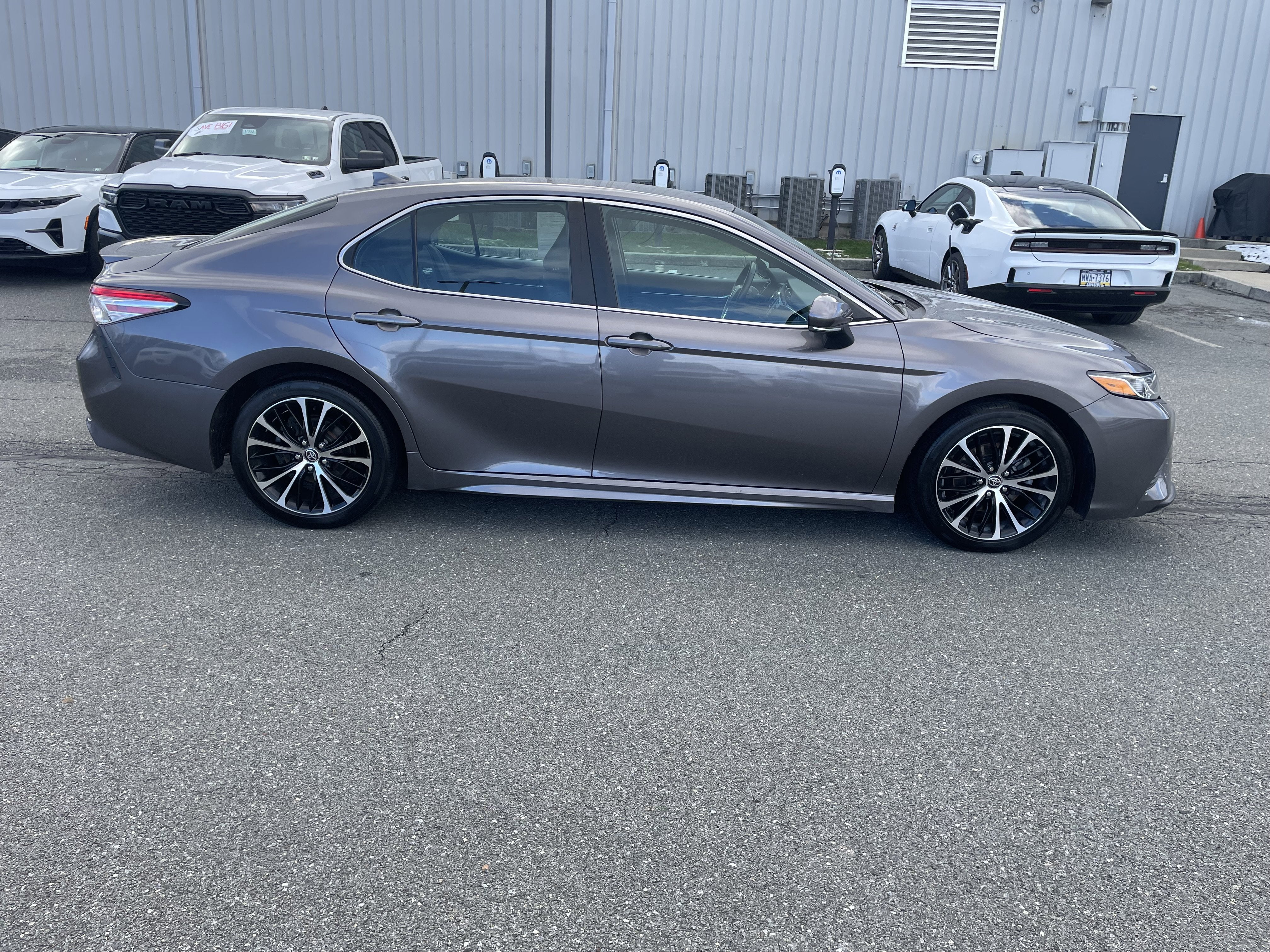 2020 Toyota Camry SE AWD