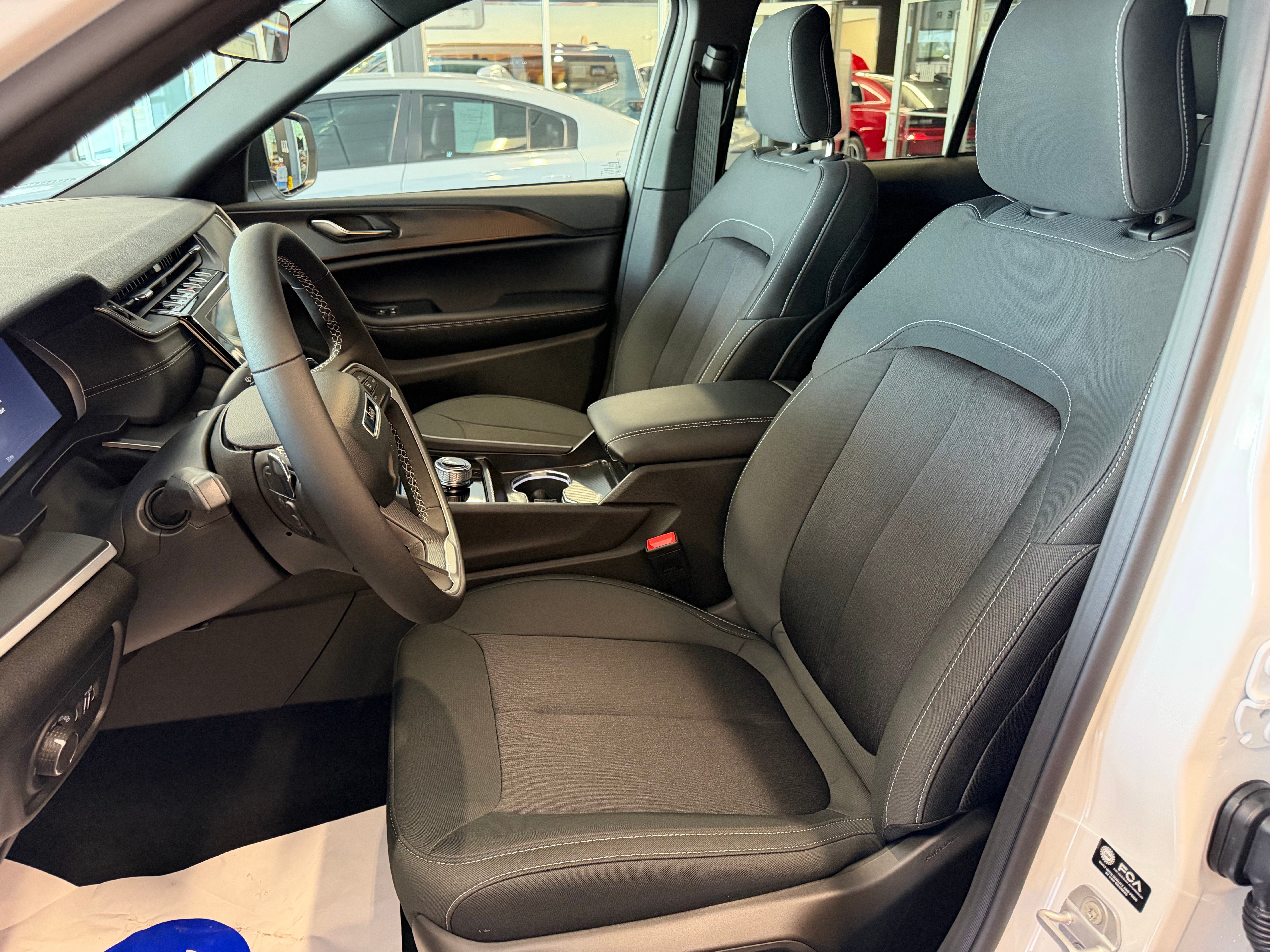2026 Jeep Grand Cherokee GRAND CHEROKEE LAREDO X 4X4