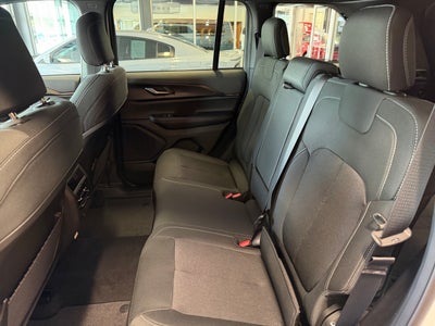 2026 Jeep Grand Cherokee GRAND CHEROKEE LAREDO X 4X4