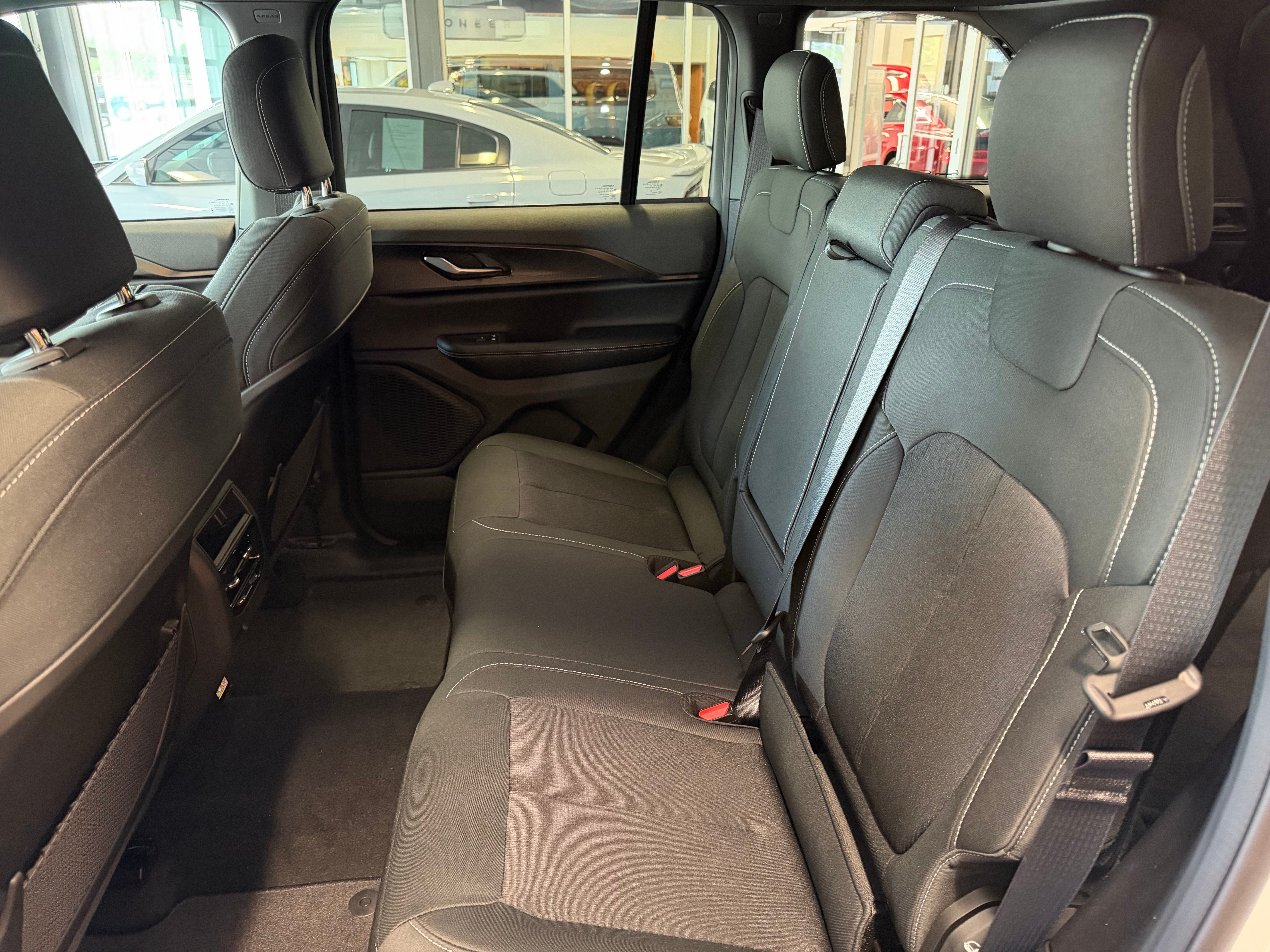 2026 Jeep Grand Cherokee GRAND CHEROKEE LAREDO X 4X4