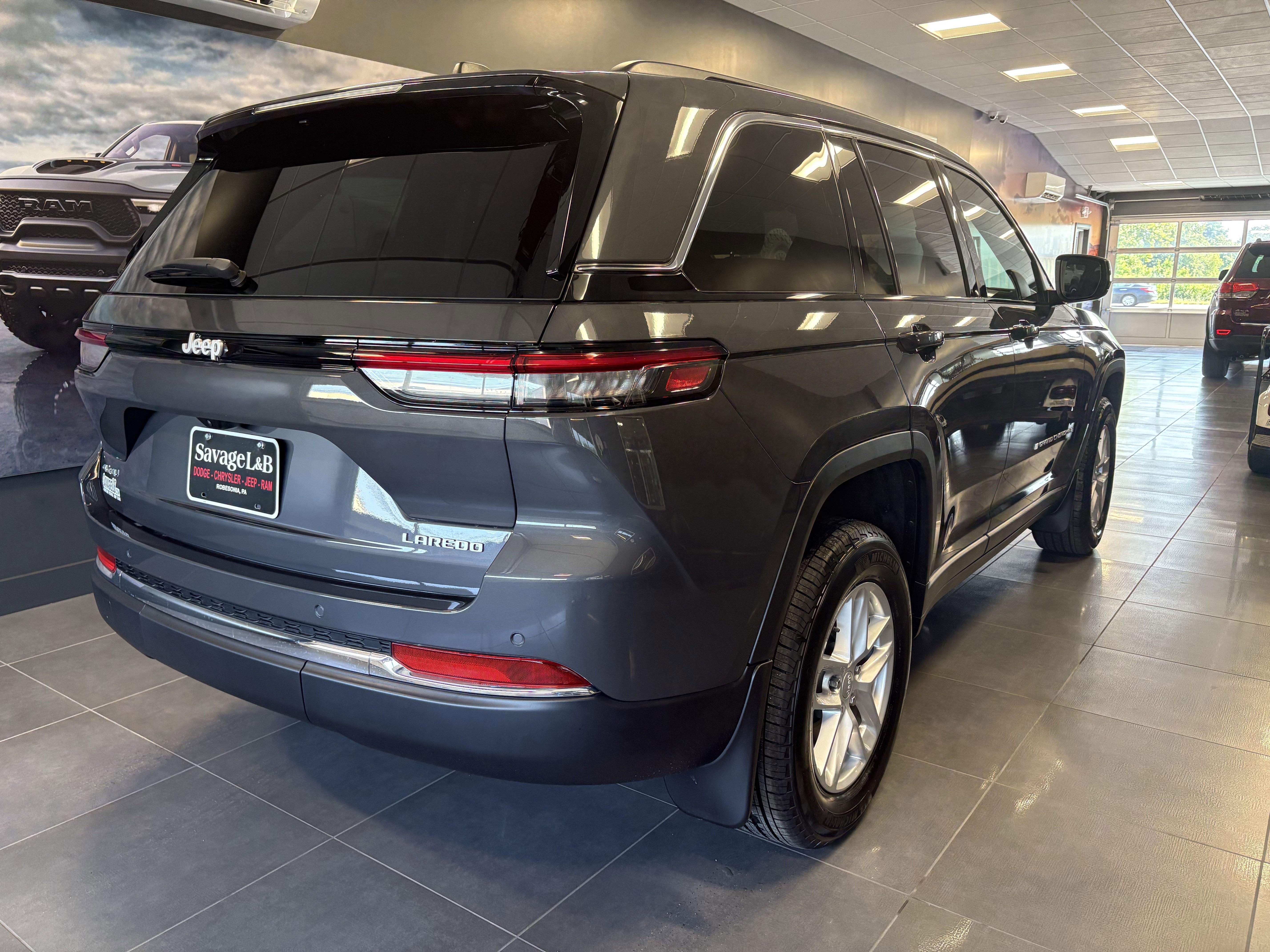 2025 Jeep Grand Cherokee GRAND CHEROKEE LAREDO X 4X4