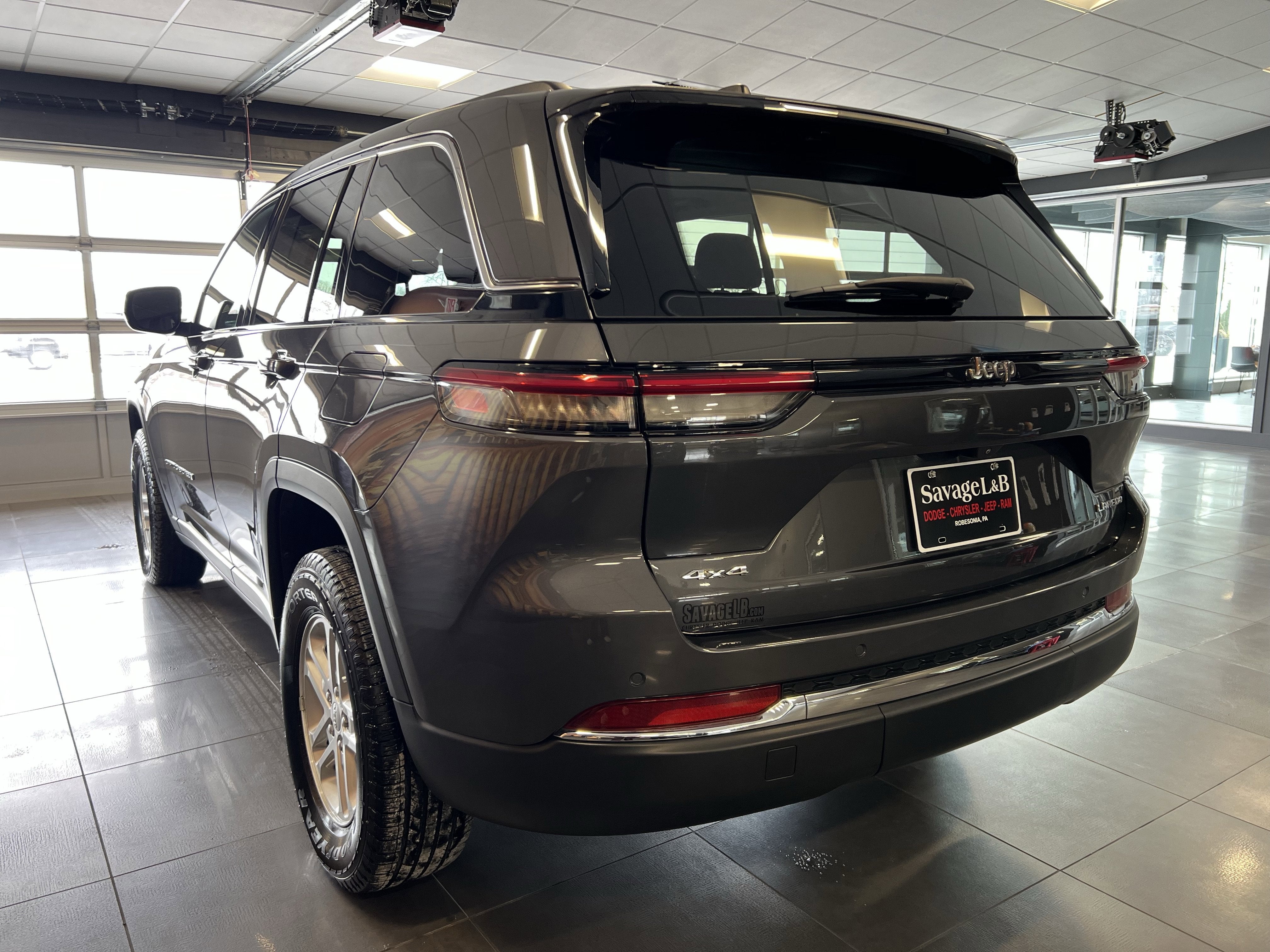 2023 Jeep Grand Cherokee Laredo 4x4