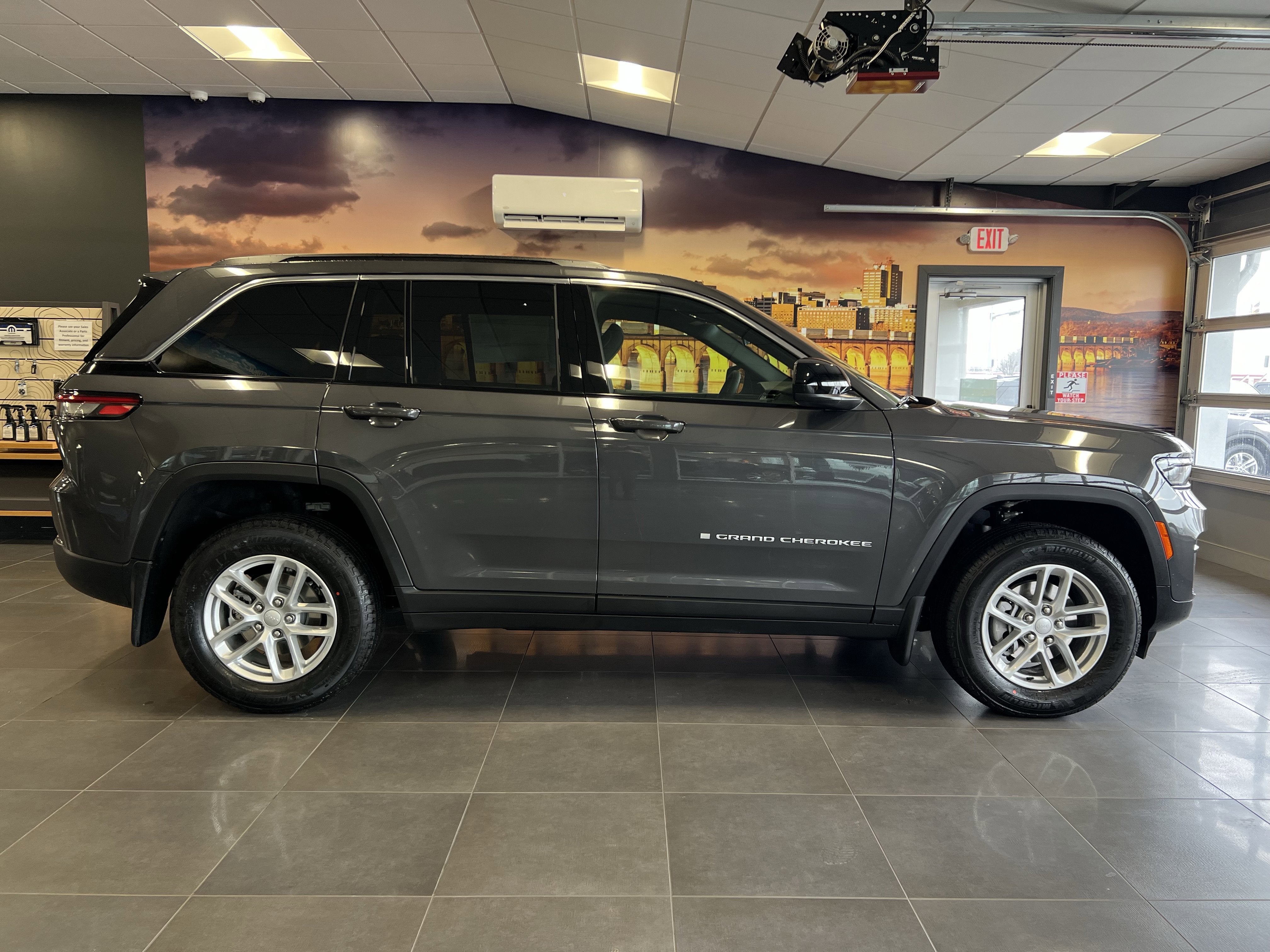 2026 Jeep Grand Cherokee GRAND CHEROKEE LAREDO 4X4