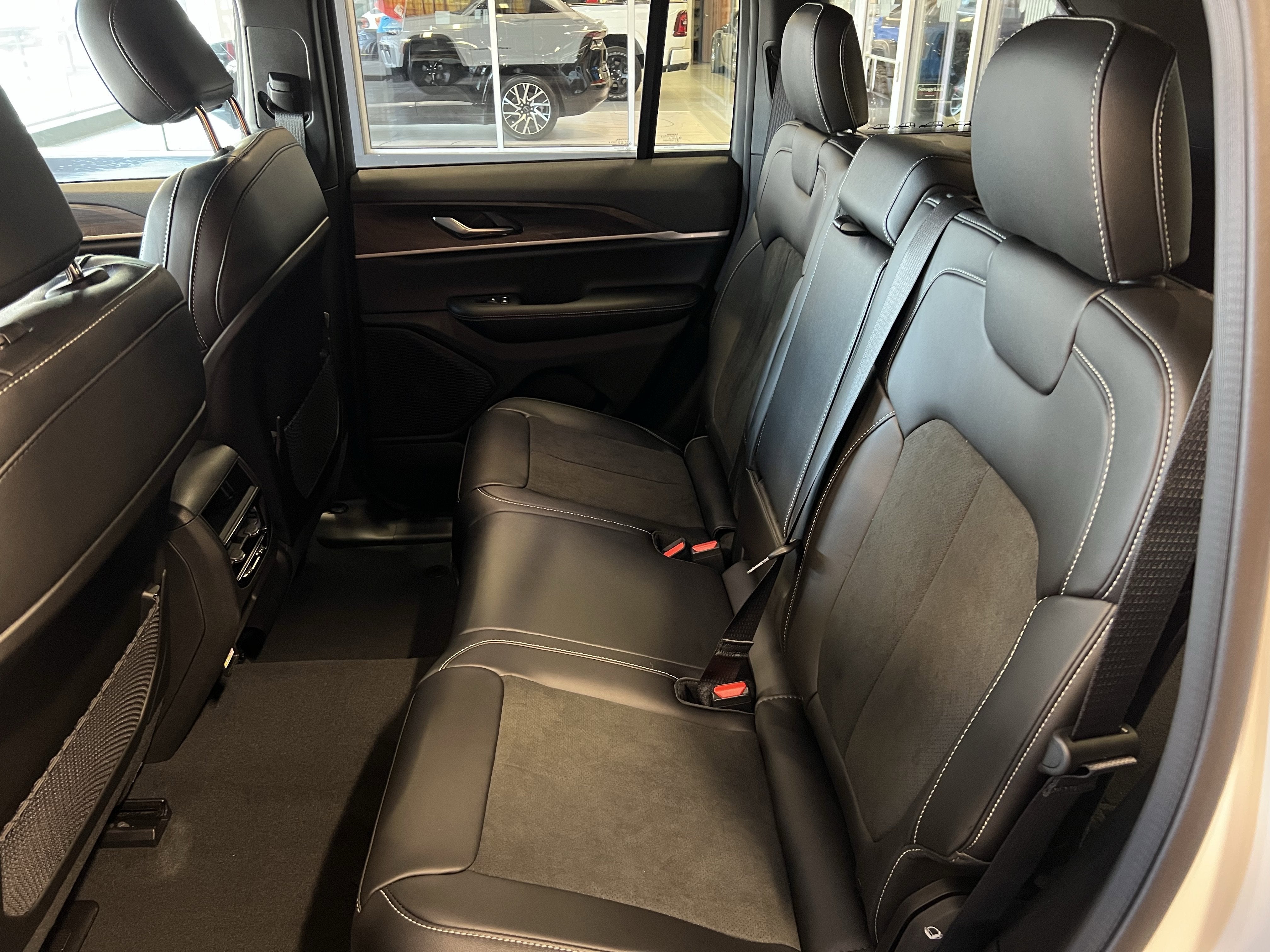 2026 Jeep Grand Cherokee GRAND CHEROKEE ALTITUDE 4X4