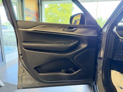 2027 Jeep Grand Cherokee GRAND CHEROKEE LAREDO ALTITUDE 4X4