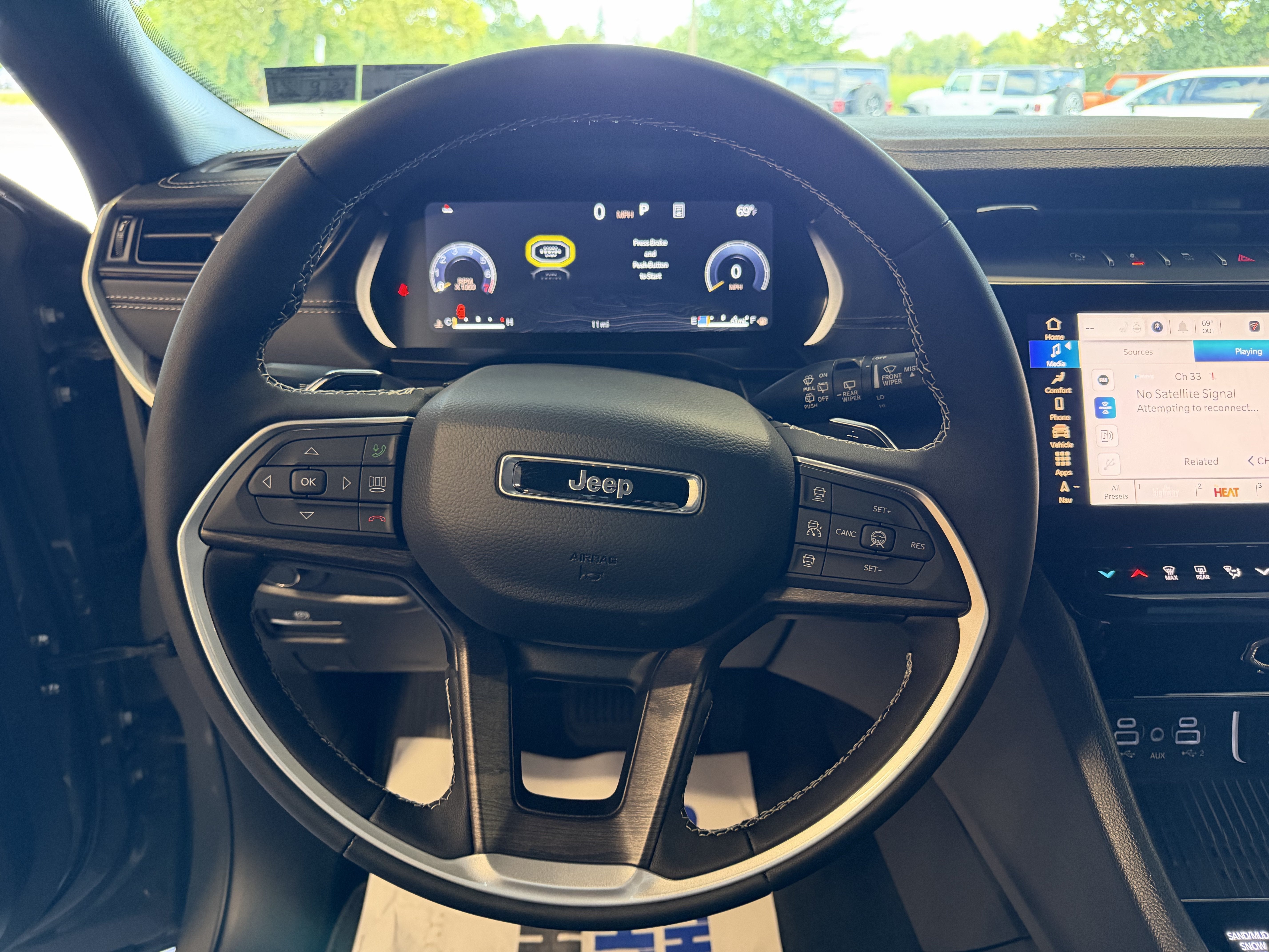 2027 Jeep Grand Cherokee GRAND CHEROKEE LAREDO ALTITUDE 4X4