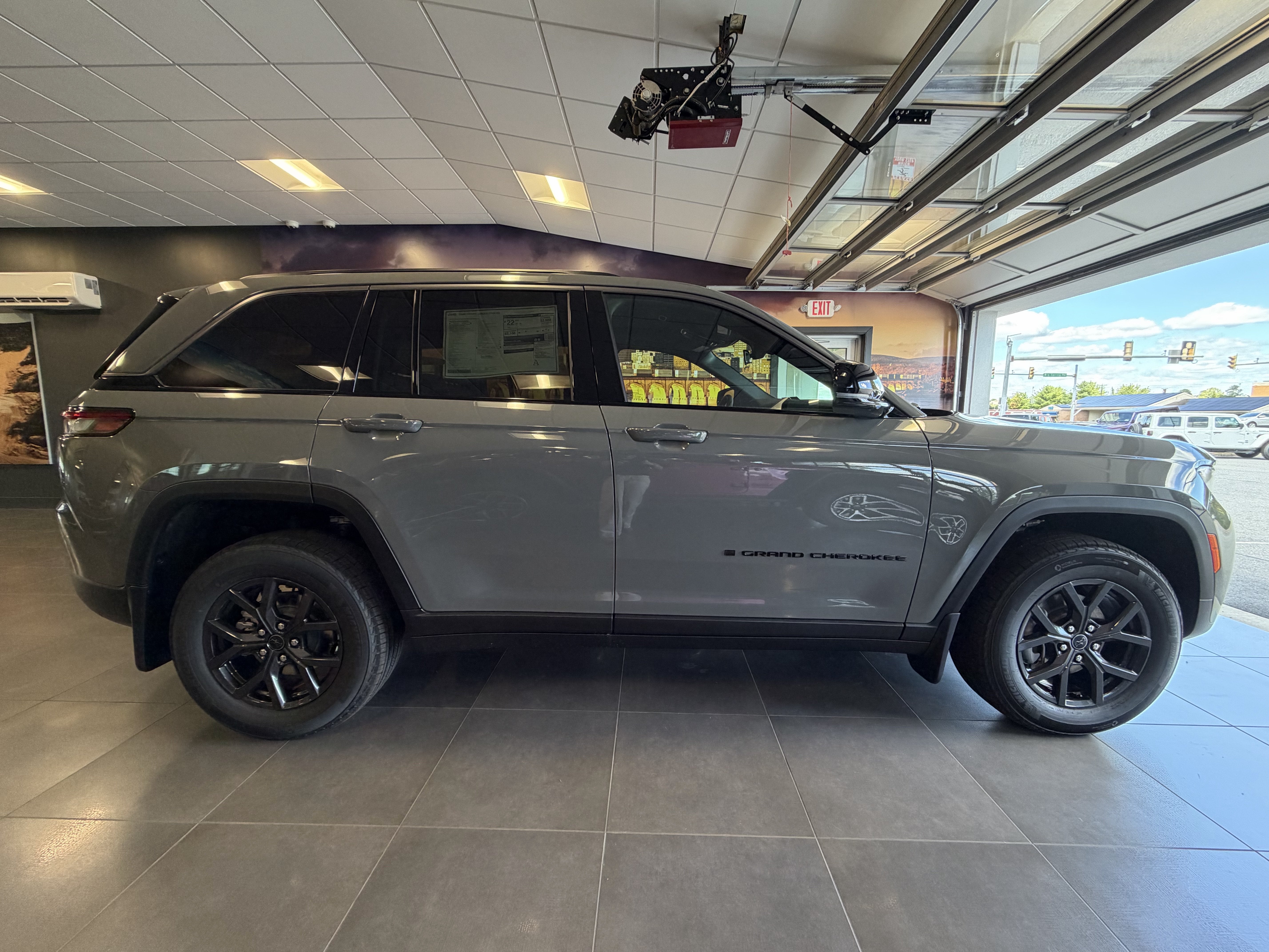 2027 Jeep Grand Cherokee GRAND CHEROKEE LAREDO ALTITUDE 4X4