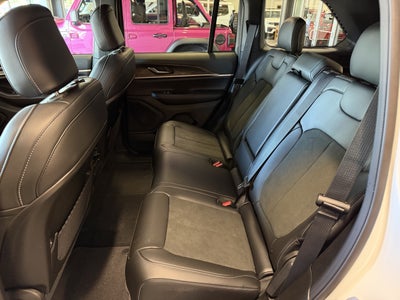 2027 Jeep Grand Cherokee Laredo Altitude
