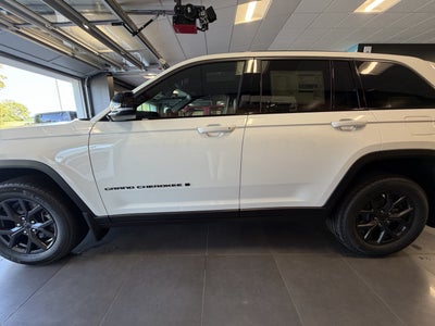 2027 Jeep Grand Cherokee Laredo Altitude