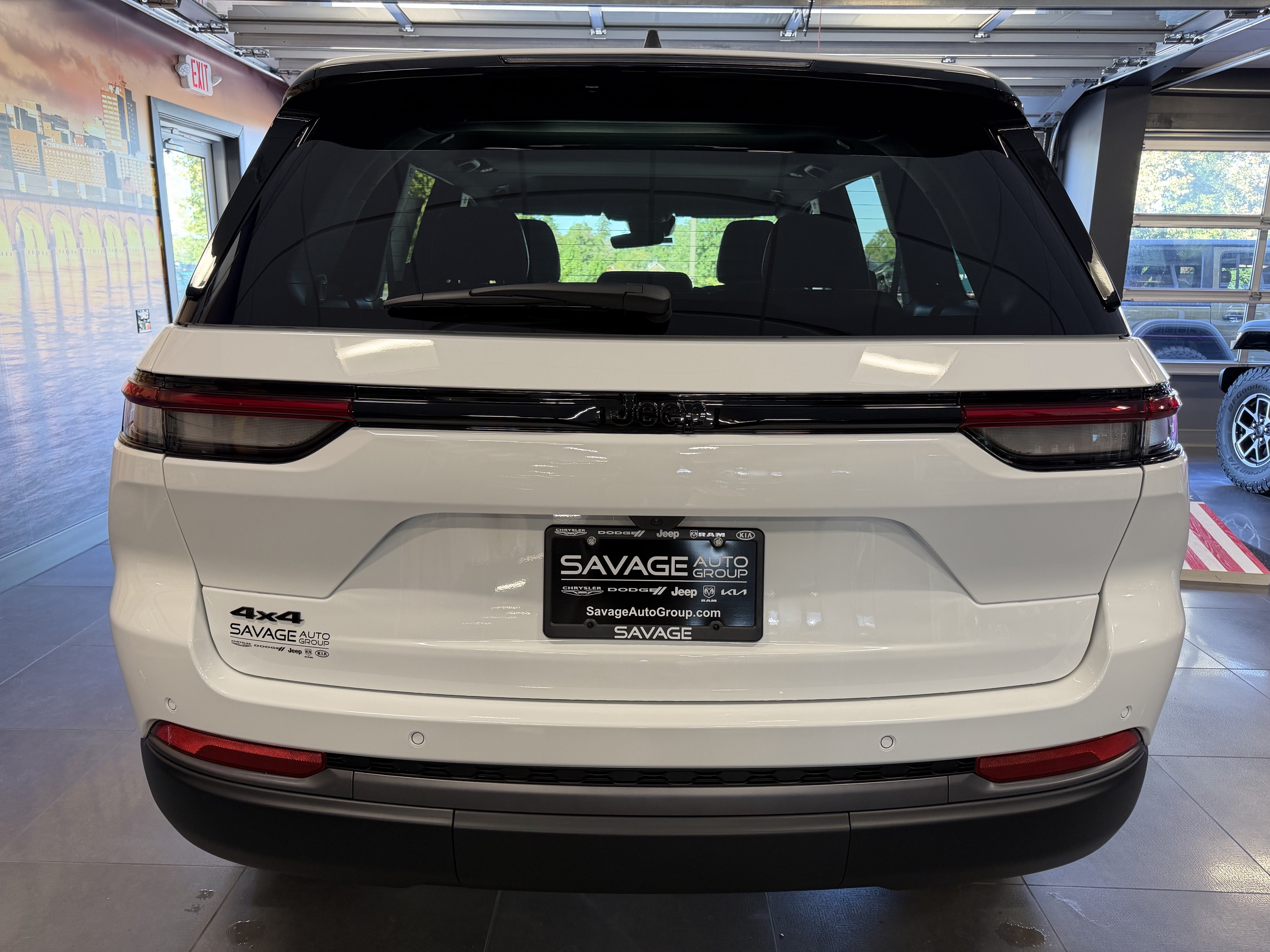 2027 Jeep Grand Cherokee Laredo Altitude