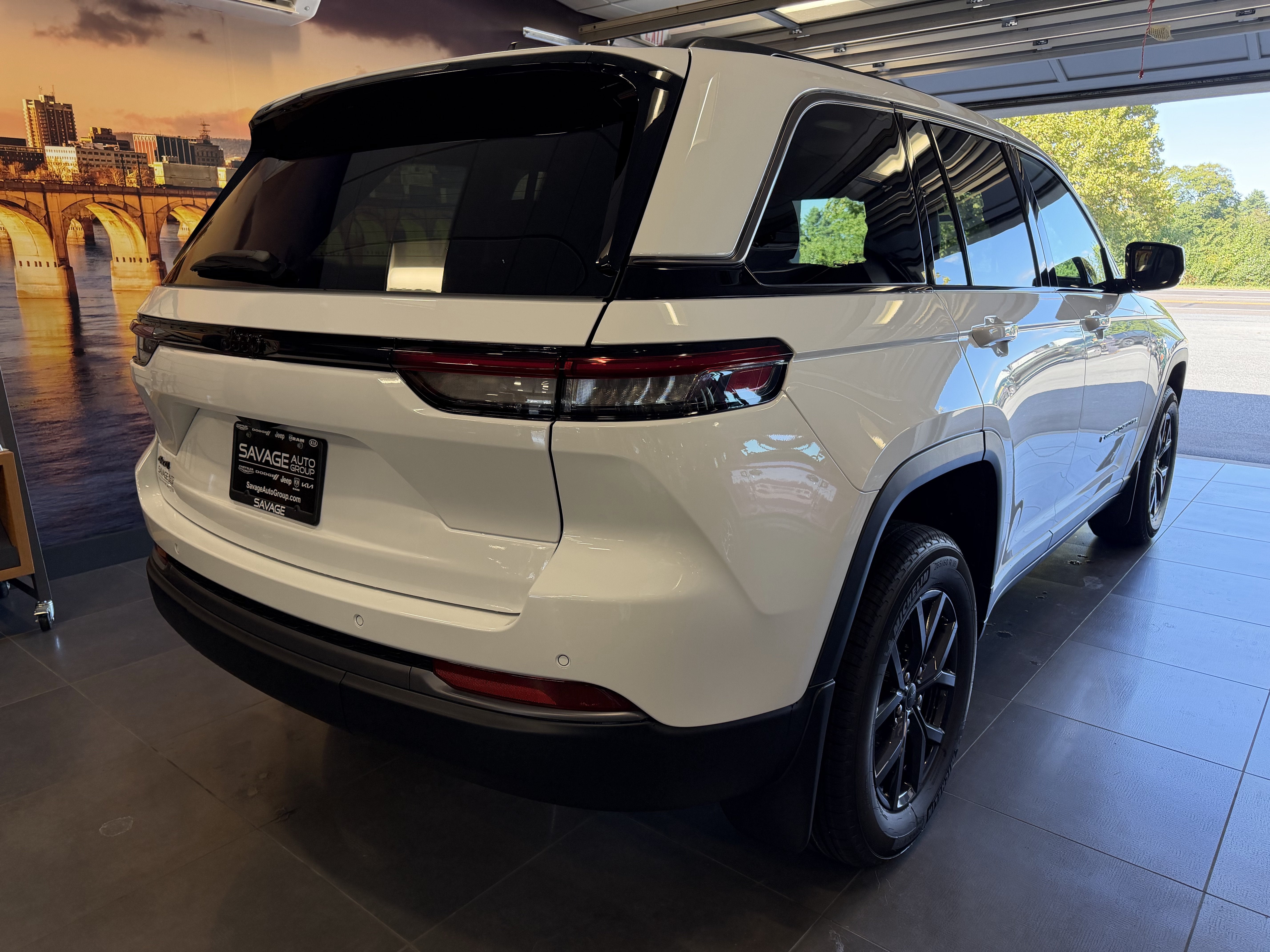 2027 Jeep Grand Cherokee Laredo Altitude