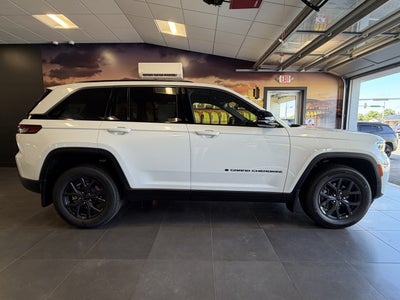 2027 Jeep Grand Cherokee Laredo Altitude