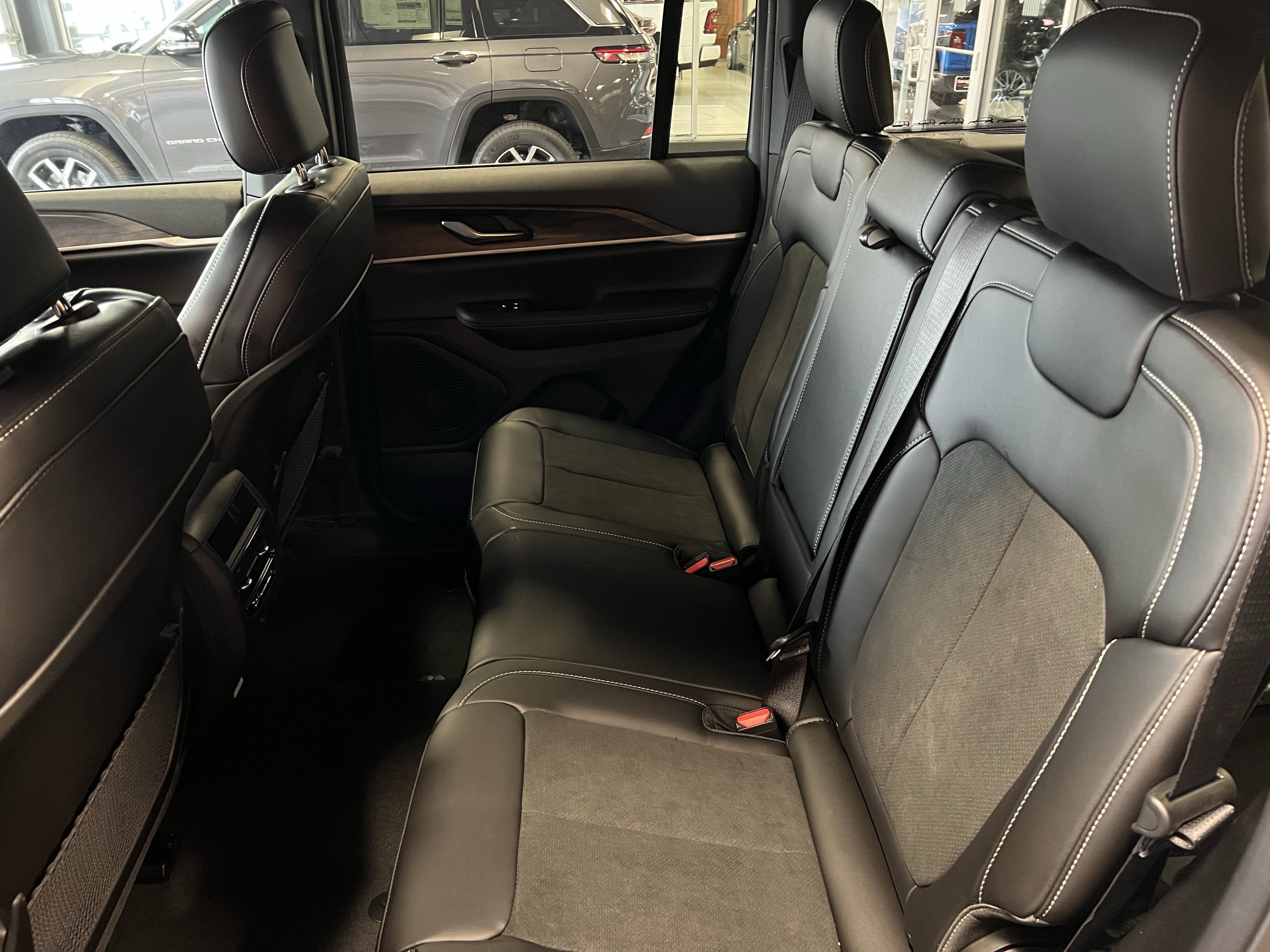 2026 Jeep Grand Cherokee GRAND CHEROKEE ALTITUDE 4X4