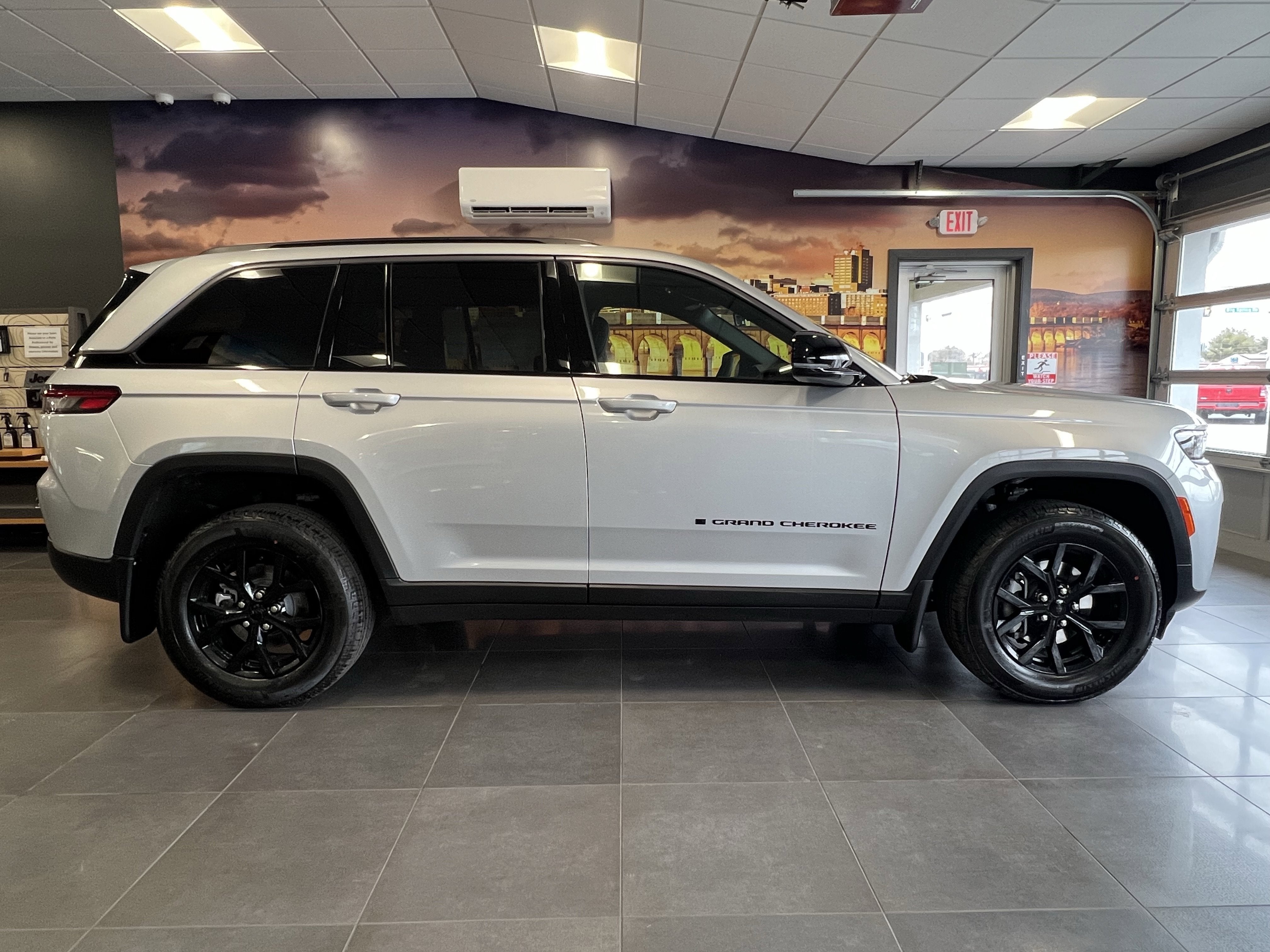 2026 Jeep Grand Cherokee GRAND CHEROKEE ALTITUDE 4X4