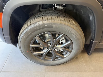 2027 Jeep Grand Cherokee Laredo Altitude