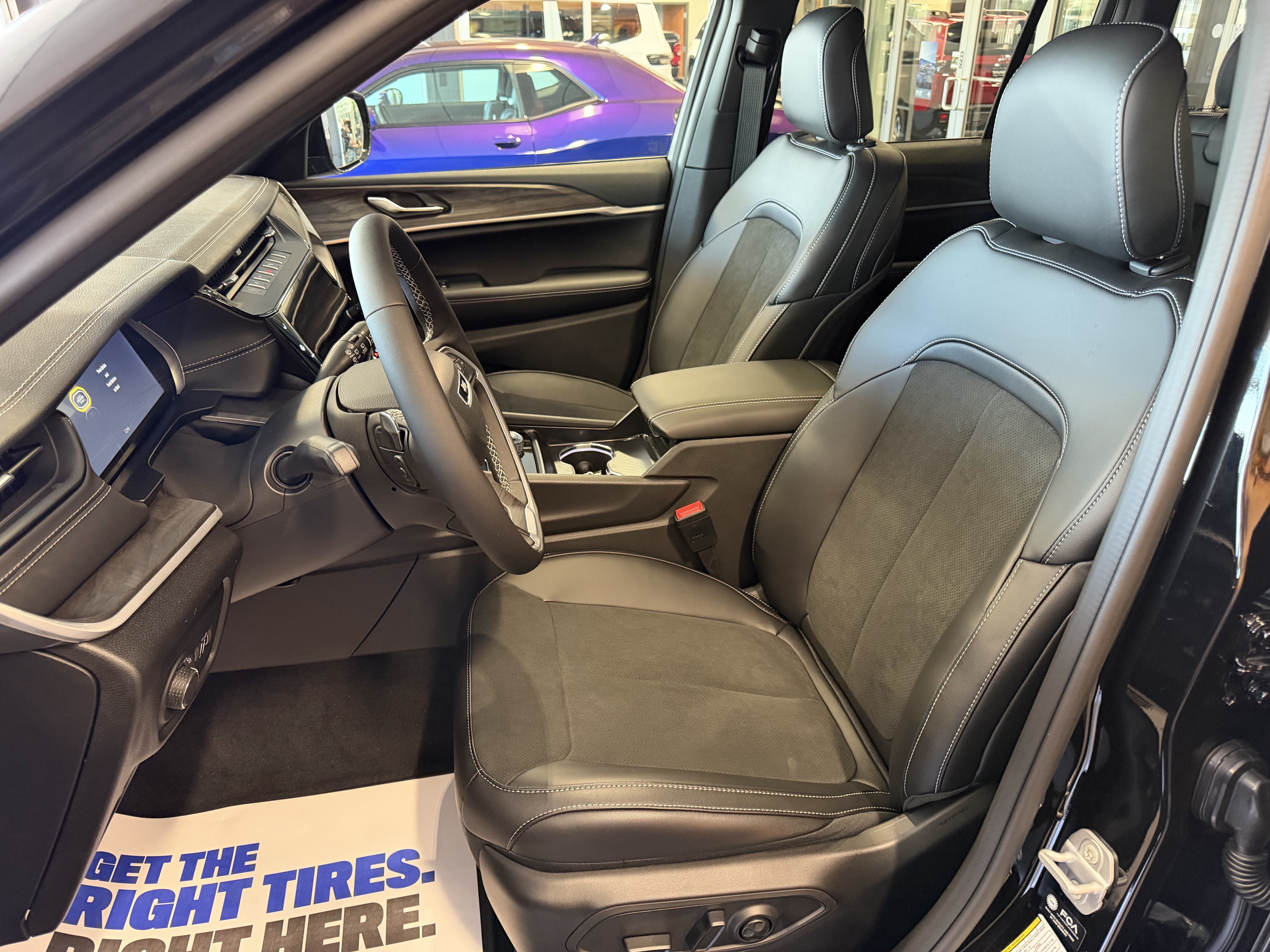 2027 Jeep Grand Cherokee Laredo Altitude
