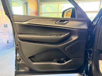 2027 Jeep Grand Cherokee Laredo Altitude