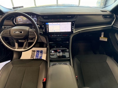 2027 Jeep Grand Cherokee Laredo Altitude