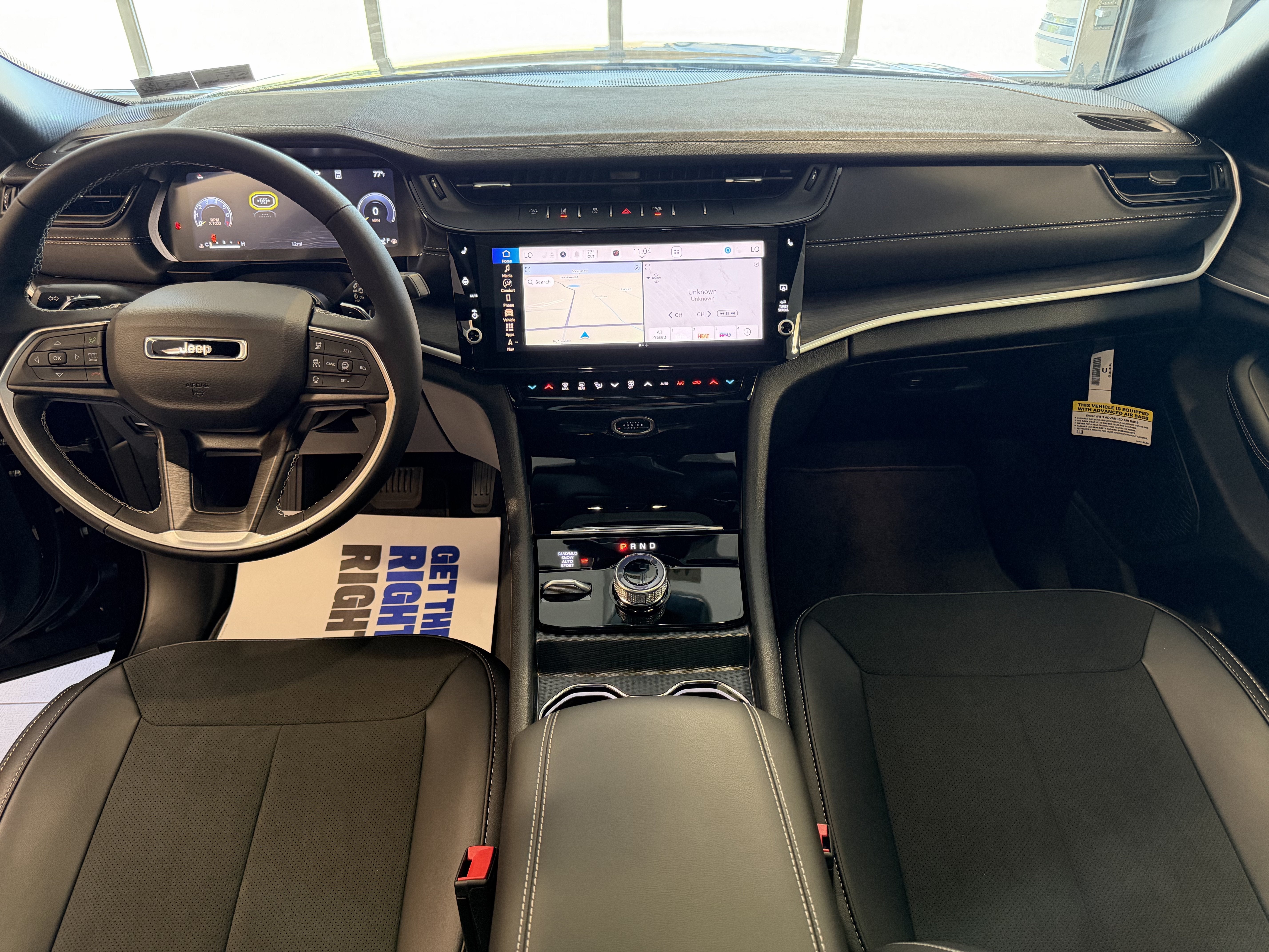 2027 Jeep Grand Cherokee Laredo Altitude