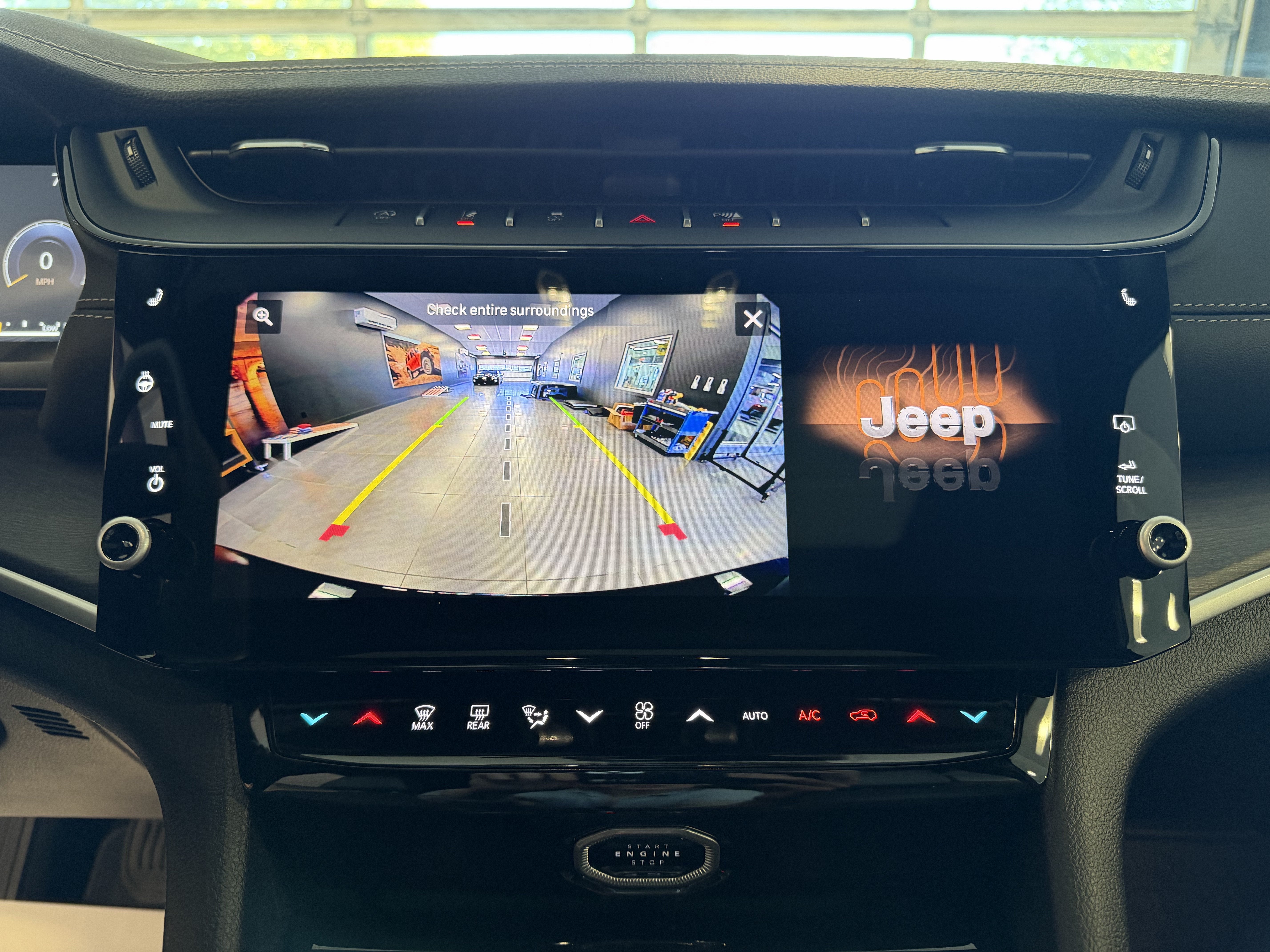 2027 Jeep Grand Cherokee Laredo Altitude
