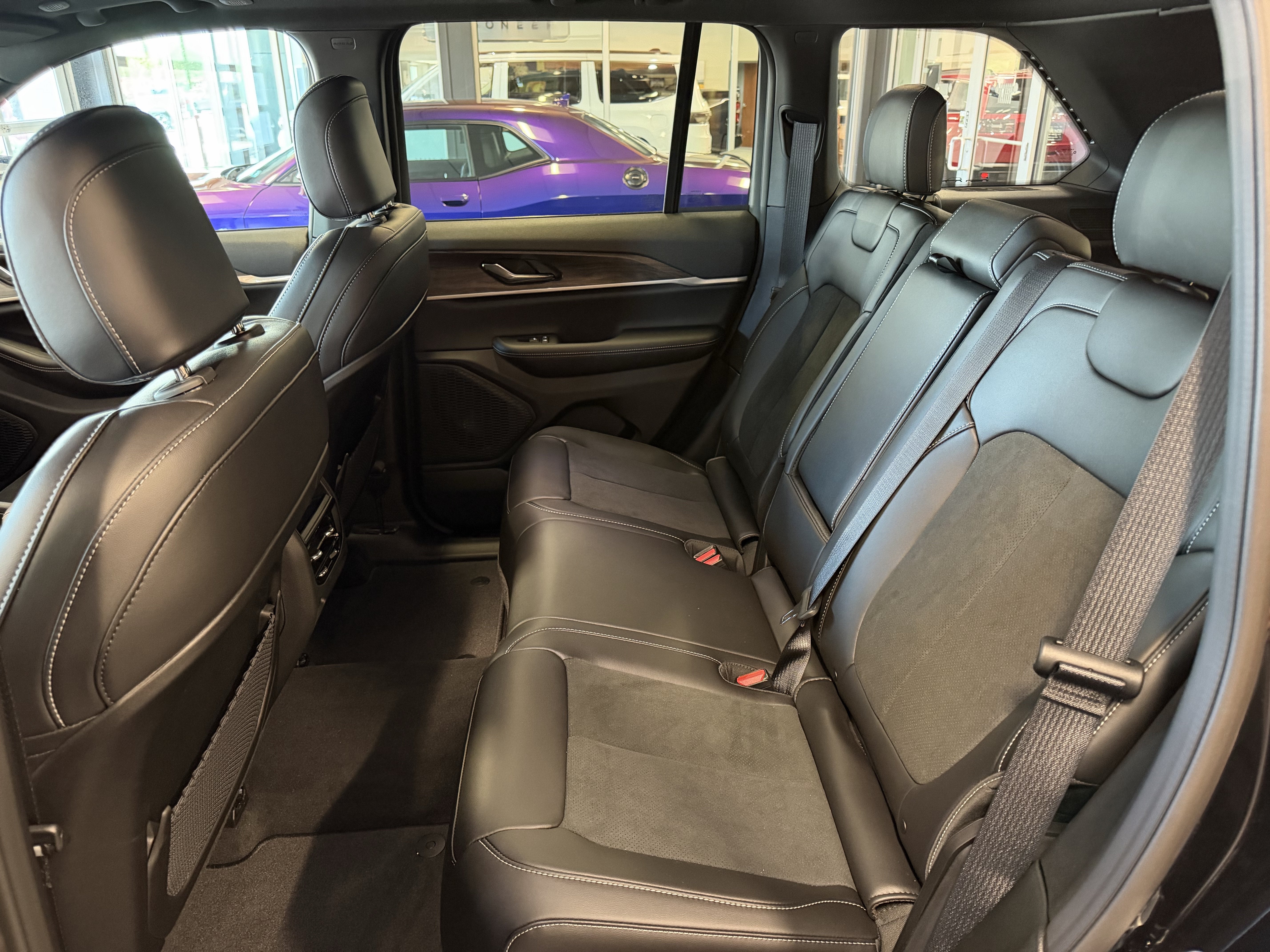 2027 Jeep Grand Cherokee Laredo Altitude