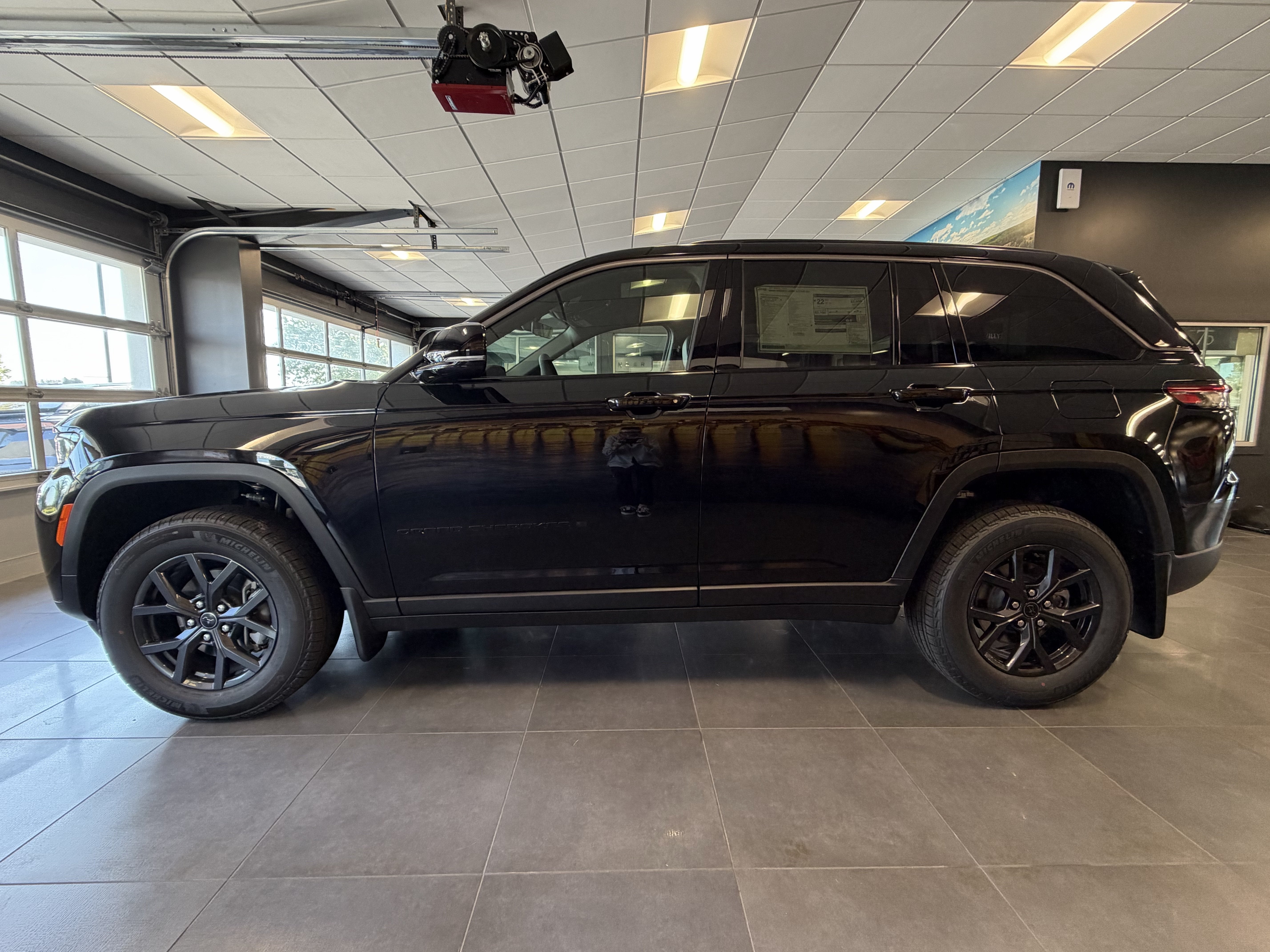 2027 Jeep Grand Cherokee Laredo Altitude