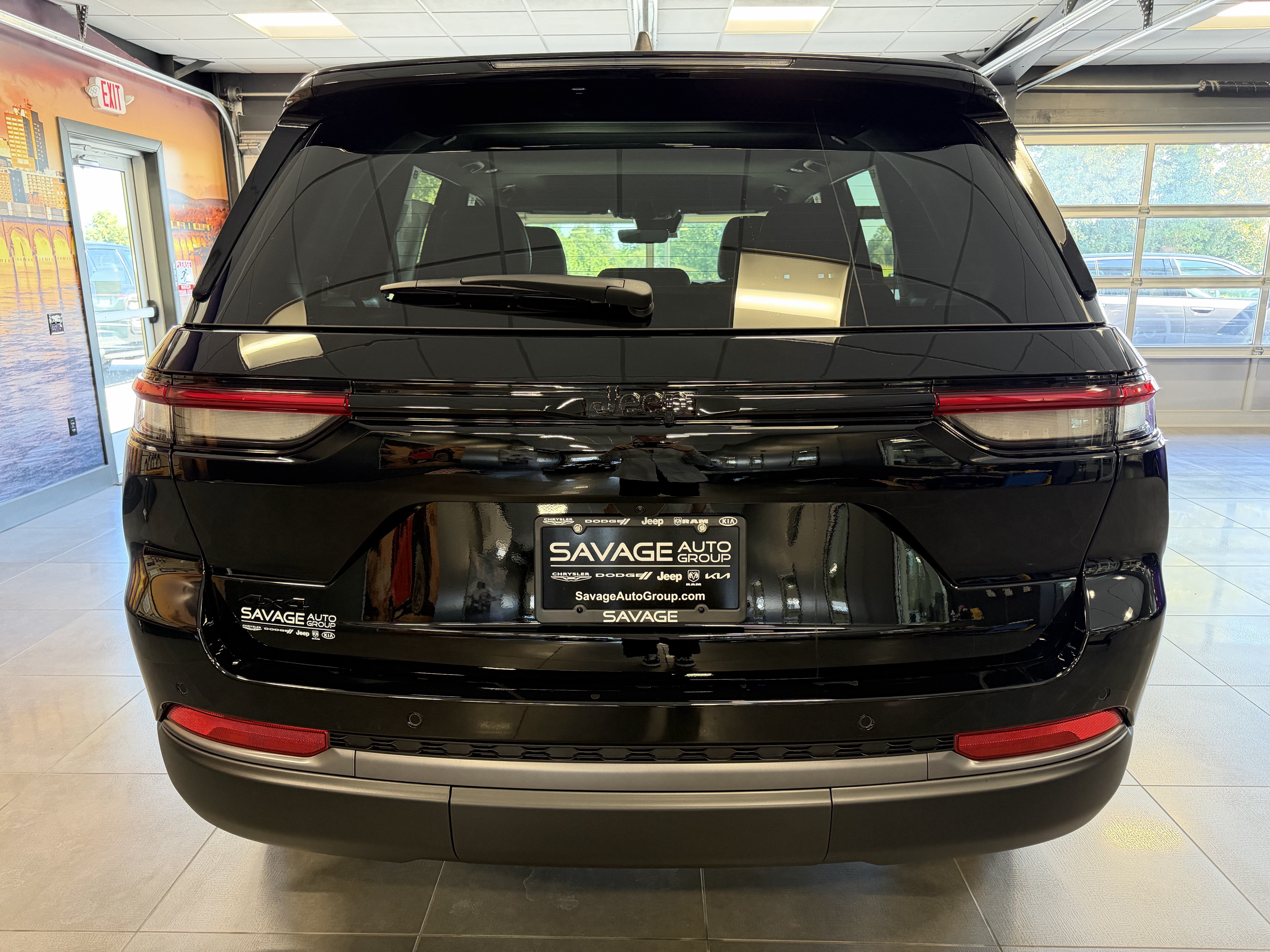 2027 Jeep Grand Cherokee Laredo Altitude
