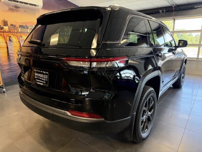 2027 Jeep Grand Cherokee Laredo Altitude