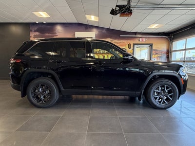 2027 Jeep Grand Cherokee Laredo Altitude
