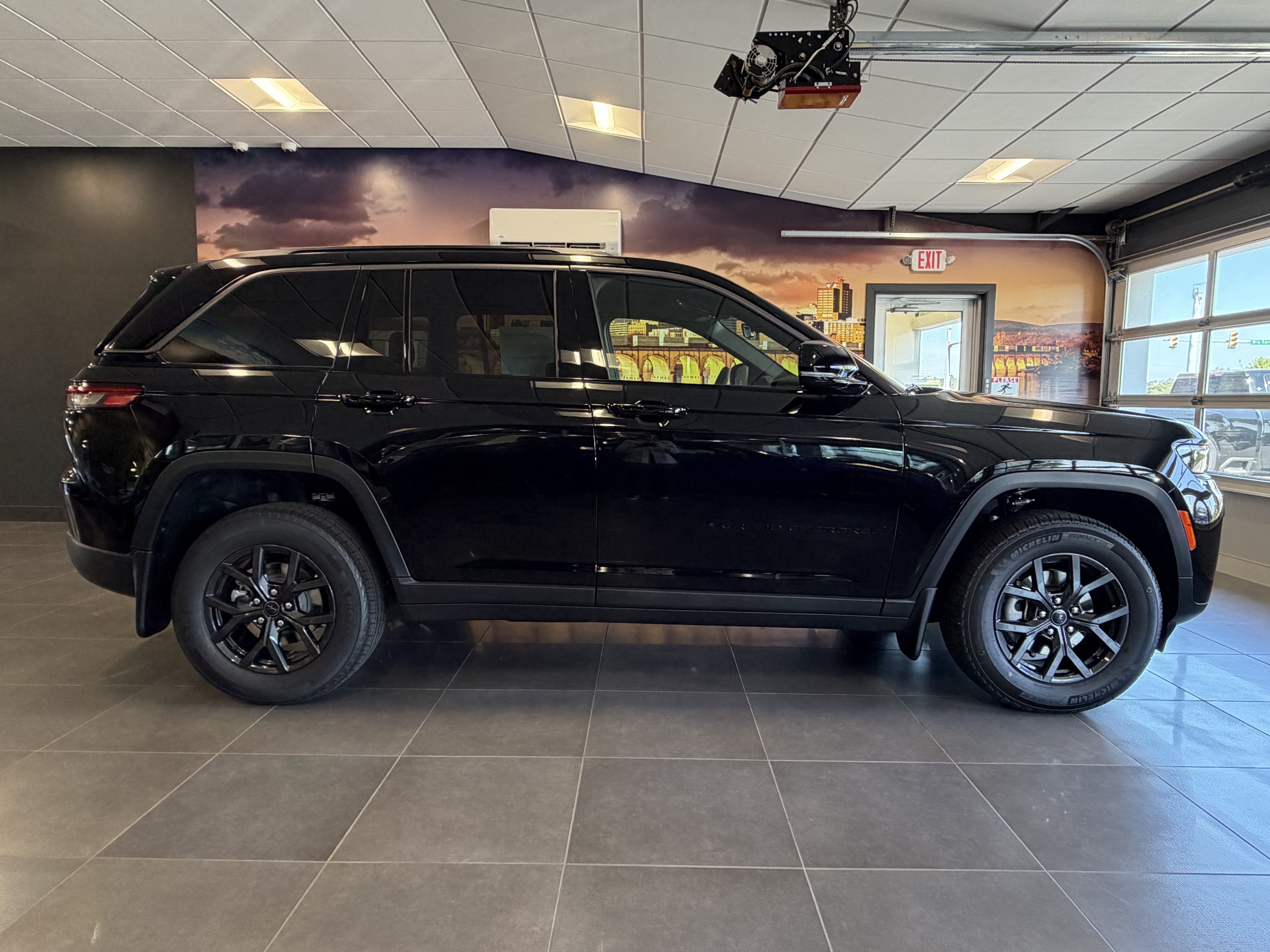 2027 Jeep Grand Cherokee Laredo Altitude