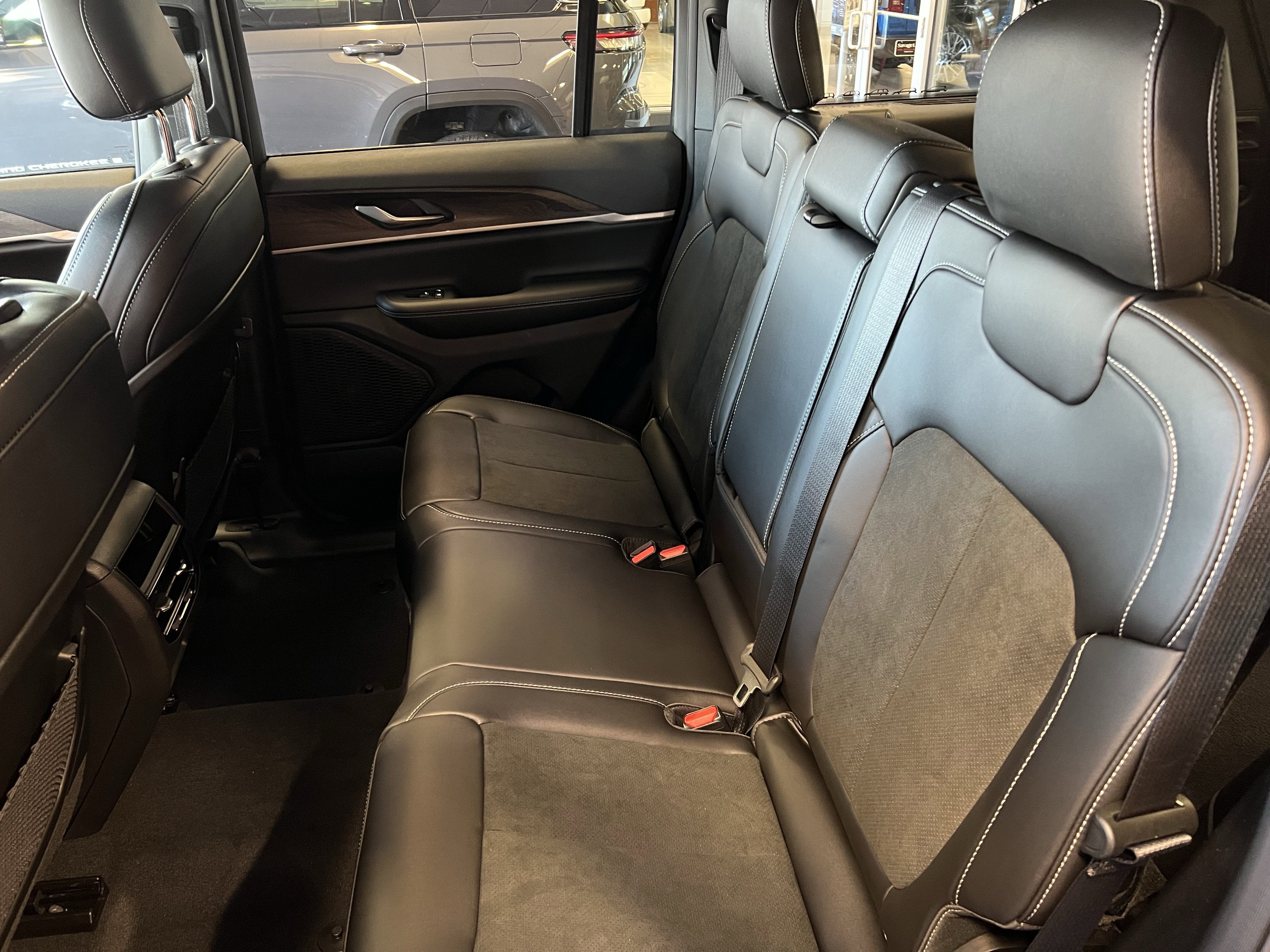 2026 Jeep Grand Cherokee GRAND CHEROKEE ALTITUDE 4X4