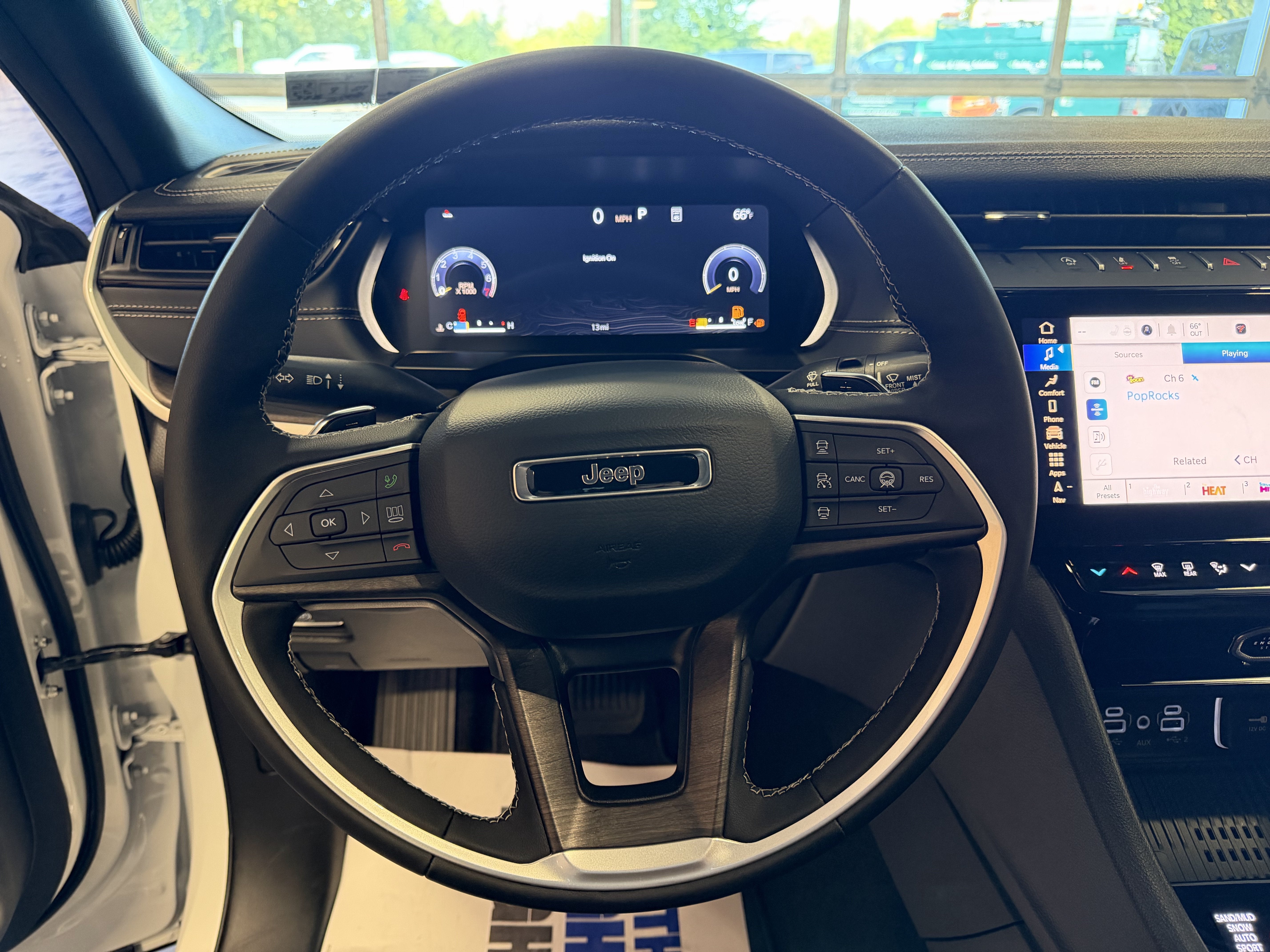 2027 Jeep Grand Cherokee Laredo Altitude