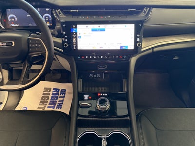 2027 Jeep Grand Cherokee Laredo Altitude