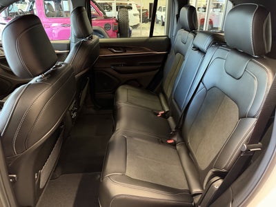 2027 Jeep Grand Cherokee Laredo Altitude