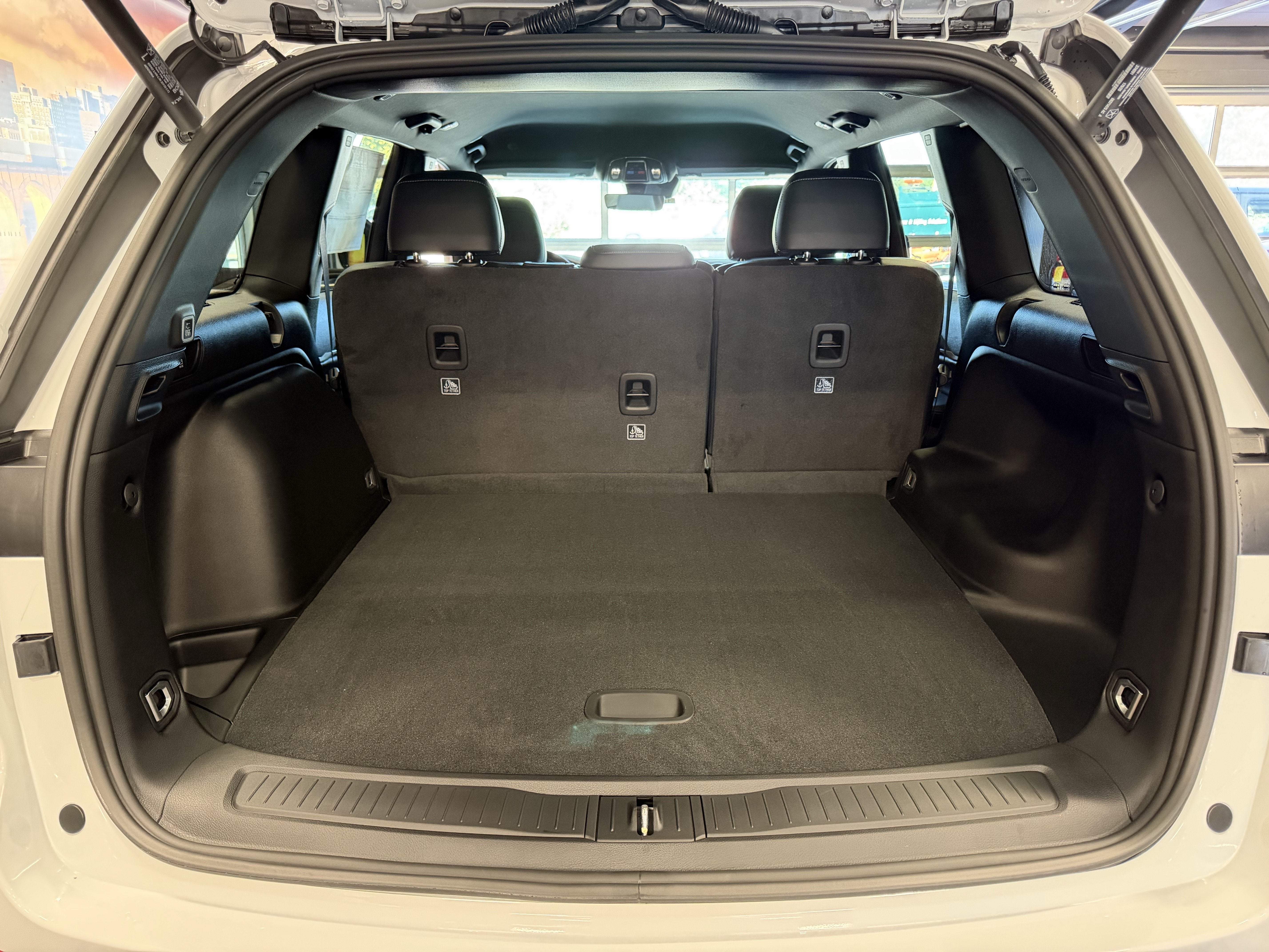 2027 Jeep Grand Cherokee Laredo Altitude