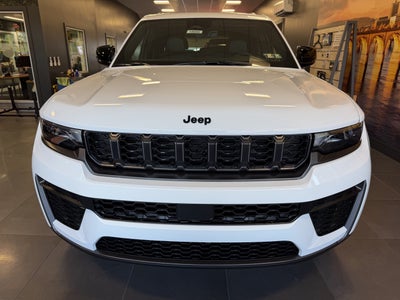 2027 Jeep Grand Cherokee Laredo Altitude