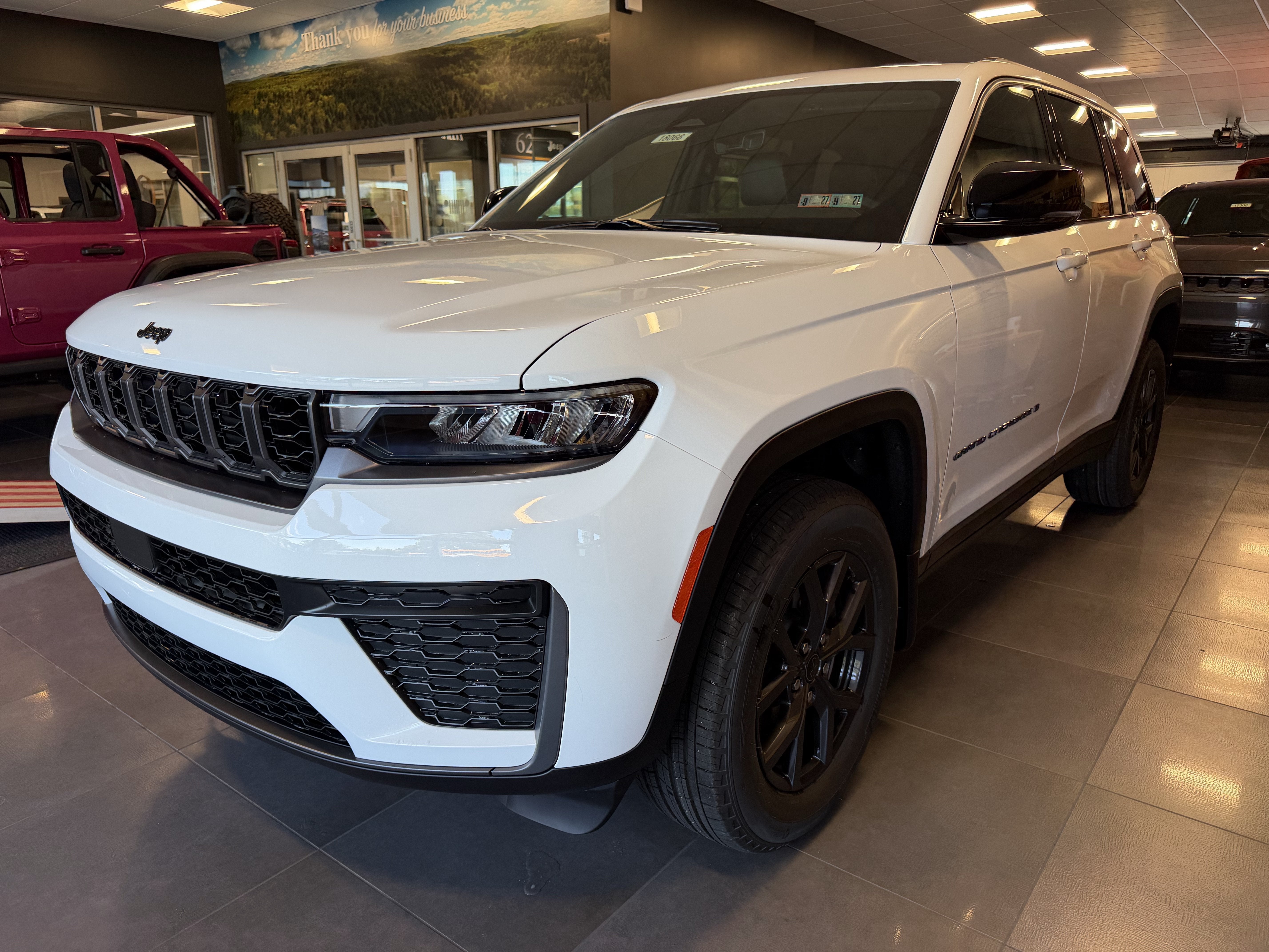 2027 Jeep Grand Cherokee Laredo Altitude