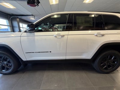 2027 Jeep Grand Cherokee Laredo Altitude