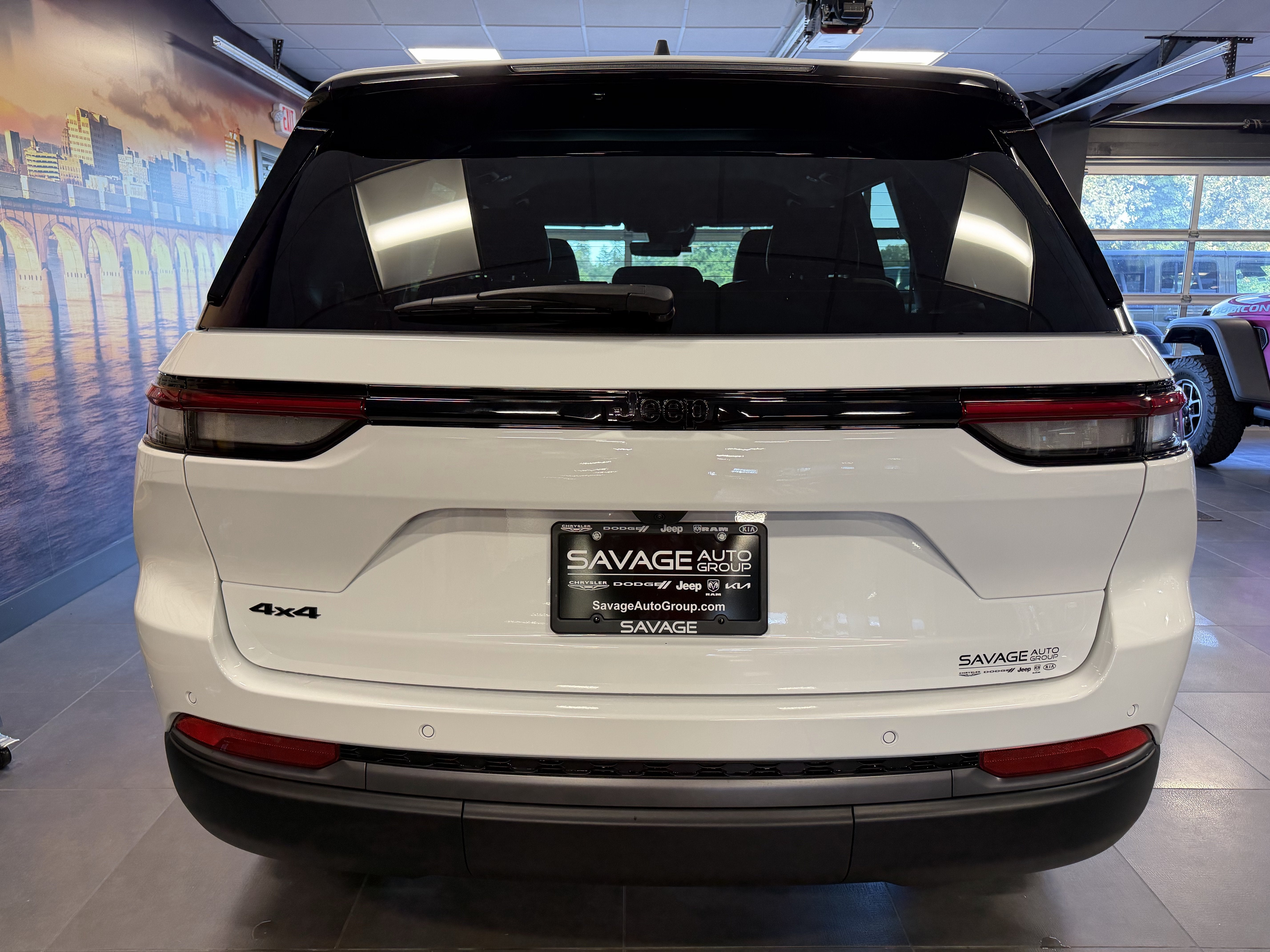 2027 Jeep Grand Cherokee Laredo Altitude