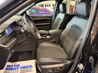 2027 Jeep Grand Cherokee Laredo Altitude
