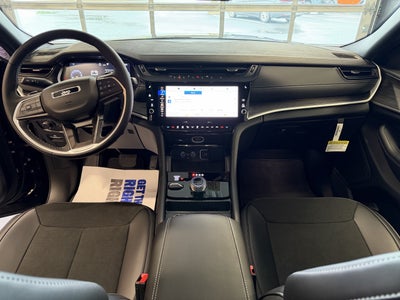 2027 Jeep Grand Cherokee Laredo Altitude