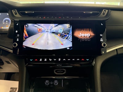 2027 Jeep Grand Cherokee Laredo Altitude