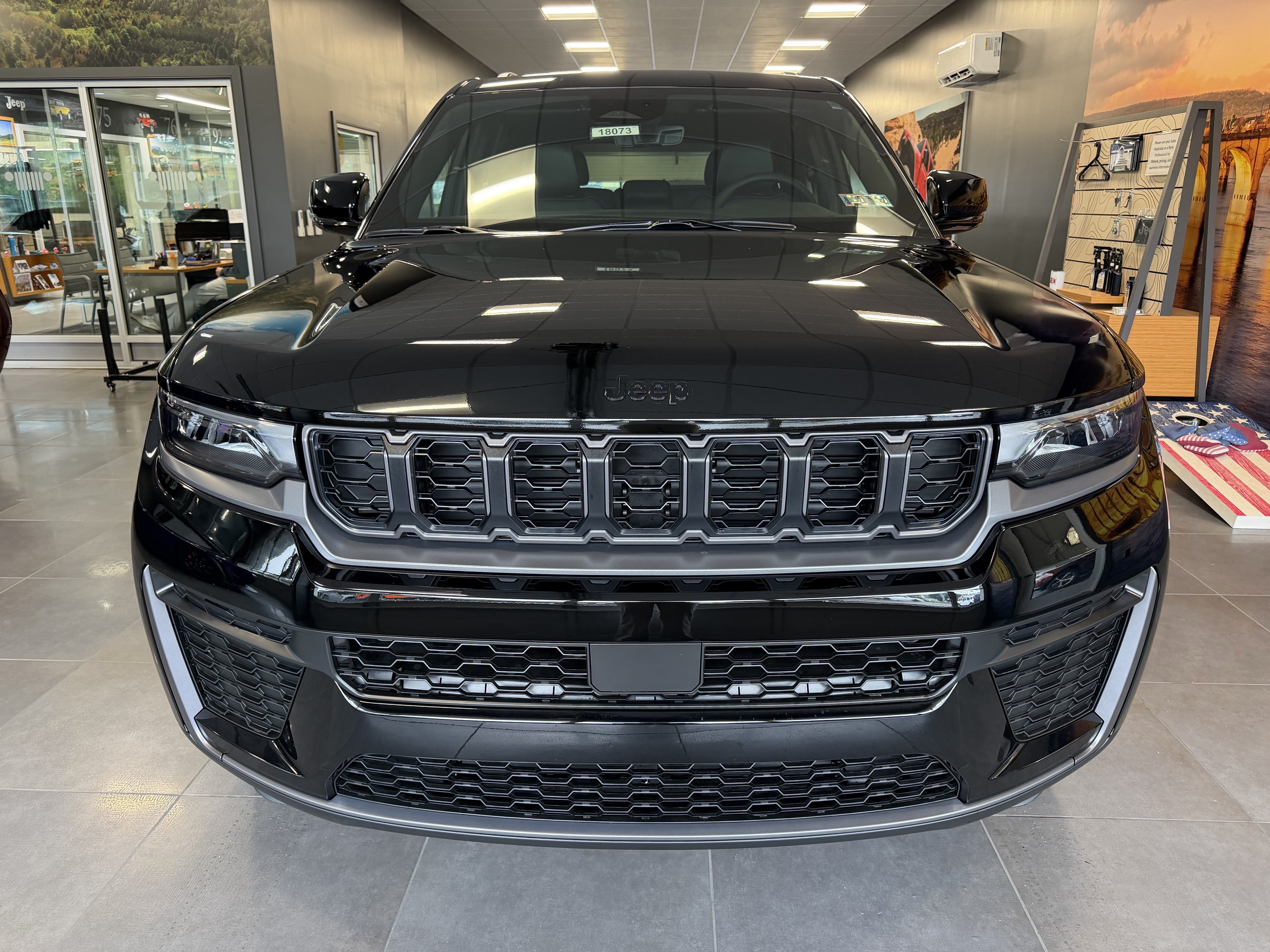 2027 Jeep Grand Cherokee Laredo Altitude