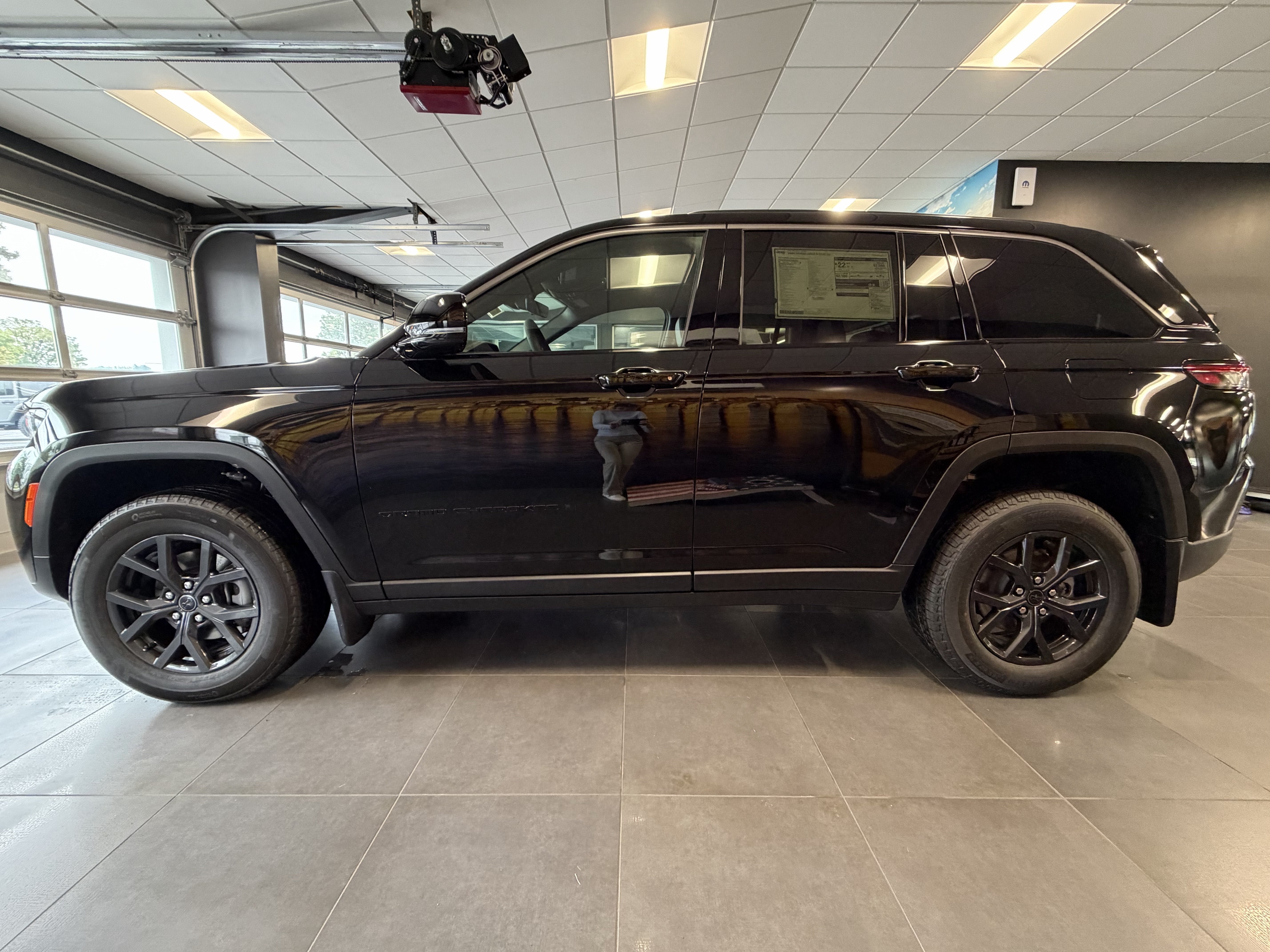 2027 Jeep Grand Cherokee Laredo Altitude